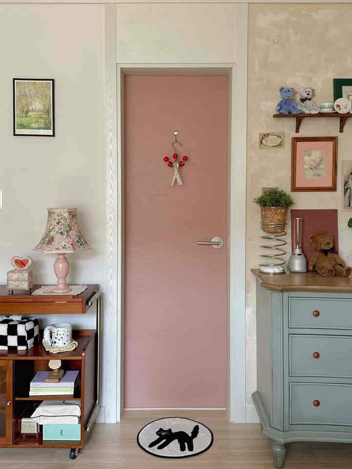 #Adegan hari ini #Olene

Tambahkan beberapa bola gantung lucu dengan cat!!!
Dapatkan bingkai foto antik dan gantung!!! Sangat puas♥️♥️
Itu adalah zona merah muda.

#Kamar Tidur #InteriorVintage #Cat #Cat Samhwa #CatBulan #CatSelf-Cat #PlesterEropa #Laci #BolagantungKayu #RakKait #BolaGantung #LemariBuku #Kabinet #Kabinet #TitikDitemukan #RakDinding #PotBunga #Pencahayaan #HiasanDinding #AlatperagaVintage #SpeakerBluetooth #InteriorKayu 