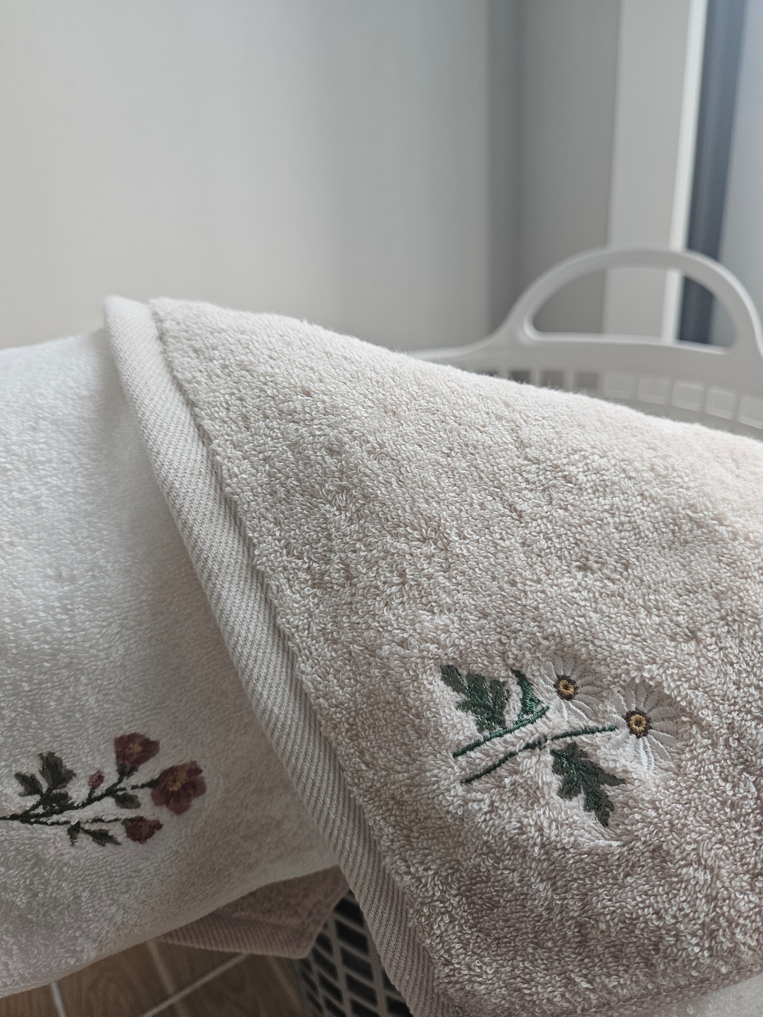 Daisy Embroidered Kitchen Towel Set (2-Pack) user photo