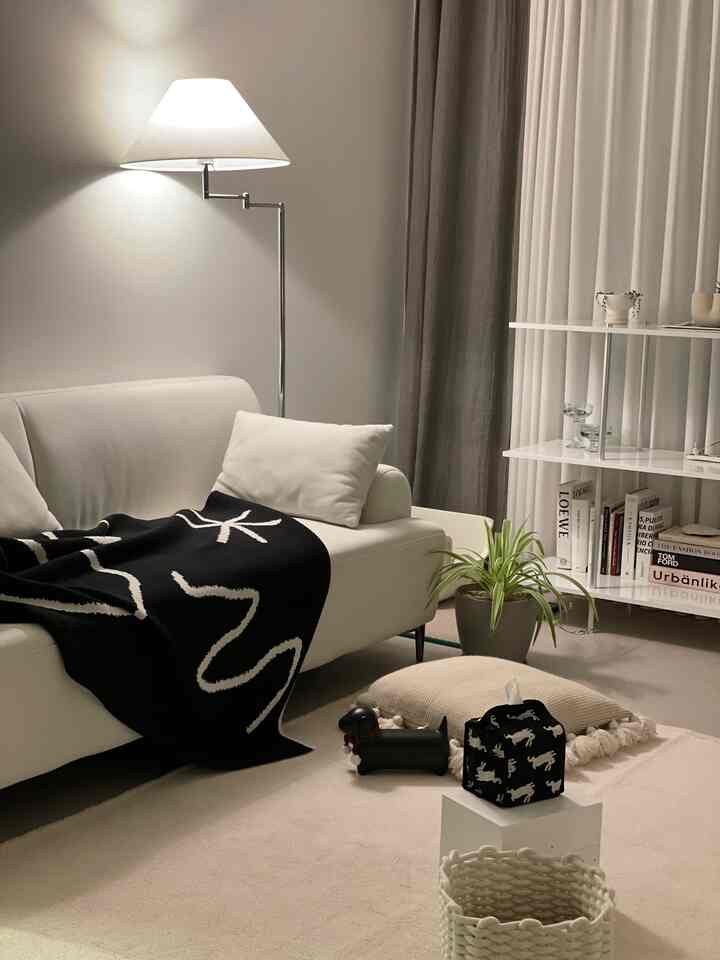 ◻️Black & White Home Styling
I used to insist on white, but I've recently fallen in love with black items

But white interior is still

love🤍

You can create a warm feeling even if you decorate with achromatic tones

🎼Scroll down to see pretty items💡

♣Please click the scrap heart as I worked hard to write
I'll come back with precious content next time🤍

#Pretty items #소품추천 #집꾸미기소품 #집꾸미기 #거실
#Room decoration #아이있는집 #블랭킷 #아쿠아텍스소파 
#Long stand #블랙소품 #화이트인테리어 #화이트거실
#Follow back #맞팔환영 #맞팔선팔 #소통환영