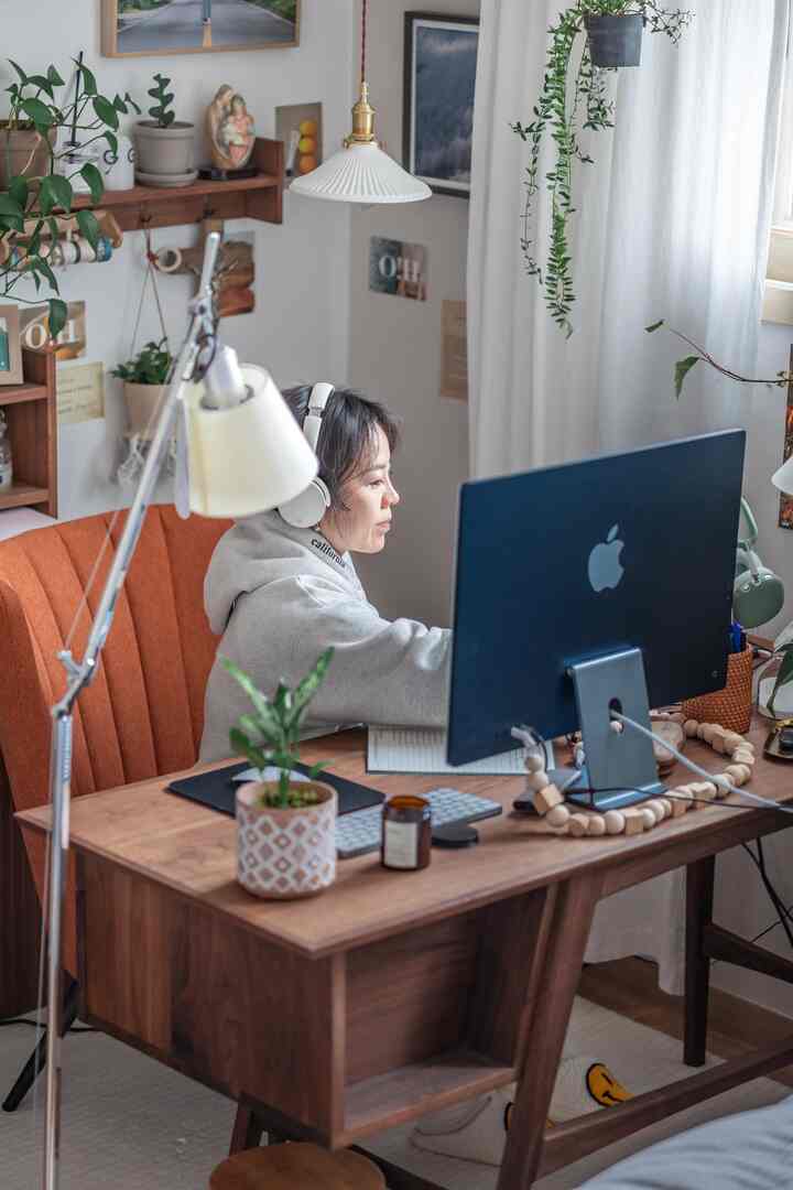 #집에서제일바빠  #집에서제일바빠자기소개

Hello. This is Yeonhwa. Let me introduce myself again, the busiest person at home. ㅋ I've been a working mom for 14 years. People who know me for the first time think of me as a full-time mom~ There's a reason why I can't easily let go of work because I'm a professional, and there's also a reason why I can't let go because I've already become a slave who receives money from others. Haha. I think I forget the hardships of work when I work hard and give my husband and children a nice gift each on their birthdays. 

In addition to my main job, I also spend my busiest days recording my home at Ohaus and camping at Olife. My husband helped me a lot in recording these days. I've been learning how to take pictures as a disciple of my husband, who is a hobby photographer, and I spend my busiest days at home. 

This year, I'm going to become a Canon Good Photographer and try to devote myself to my hobby of taking pictures more. So I'm preparing for a contest and laying the groundwork to draw my life after retirement. 

I guess you could say I'm the busiest at home! 

Oha, who I can never miss in this kind of life of records! I want to continue to be with you in the future. 

#Desk Interior #원목가구 #원목가구인테리어 #원목소품 #원목인테리어 #우드인테리어 #빈티지인테리어 #빈티지무드 #감성인테리어 #감성소품 #플랜테리어 #원목선반 #책상위 #책상꾸미기 #책상인테리어 #서재인테리어 #원목감성 #우드감성 #감성템 #감성소품