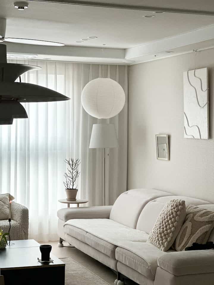 #식집사성장기 #식집사성장기오늘우리집

The weather has been overcast and cloudy lately. 
I want to take pretty pictures and upload them...but I'm losing energy.
The gloomy weather continues. It's almost the holiday, so I don't think I'll be able to take pictures. Instead, our house plants are sunny today too ☀️

#Today's house #오하우스 #오하우스시즌10 #오하우스10 #팔로우환영 #팔로우 #화분 #식집사 #식물스타그램 #인테리어그램 #플랜테리어 #초보식집사 #집꾸미기 #인테리어소품 #소품추천 #interiordesign #interior #modern #modernhome #북유럽 #북유럽인테리어 #베이지홈 #beigehome #beigedecor #beigedesign #북유럽소품