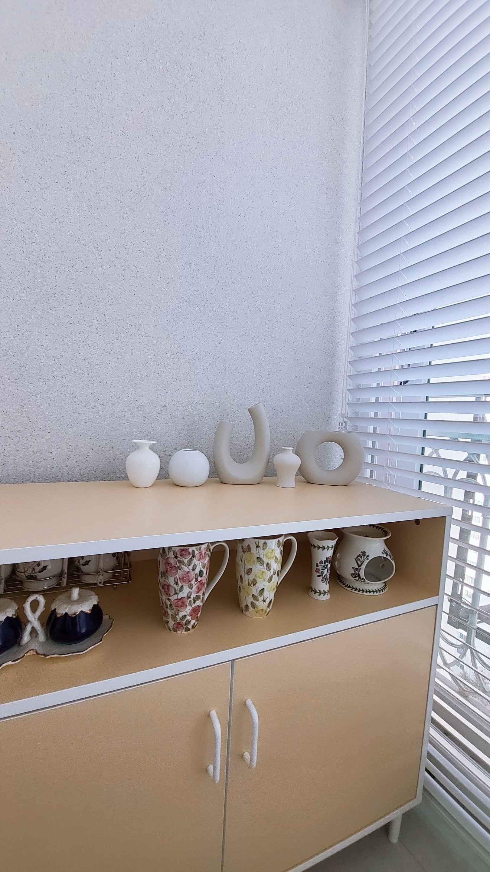 Brims Glossy Mini Ceramic Vase user photo