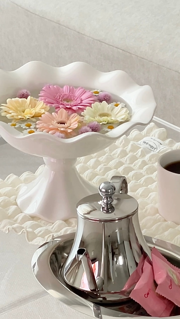 Fluted Ceramic Pedestal Tray user photo