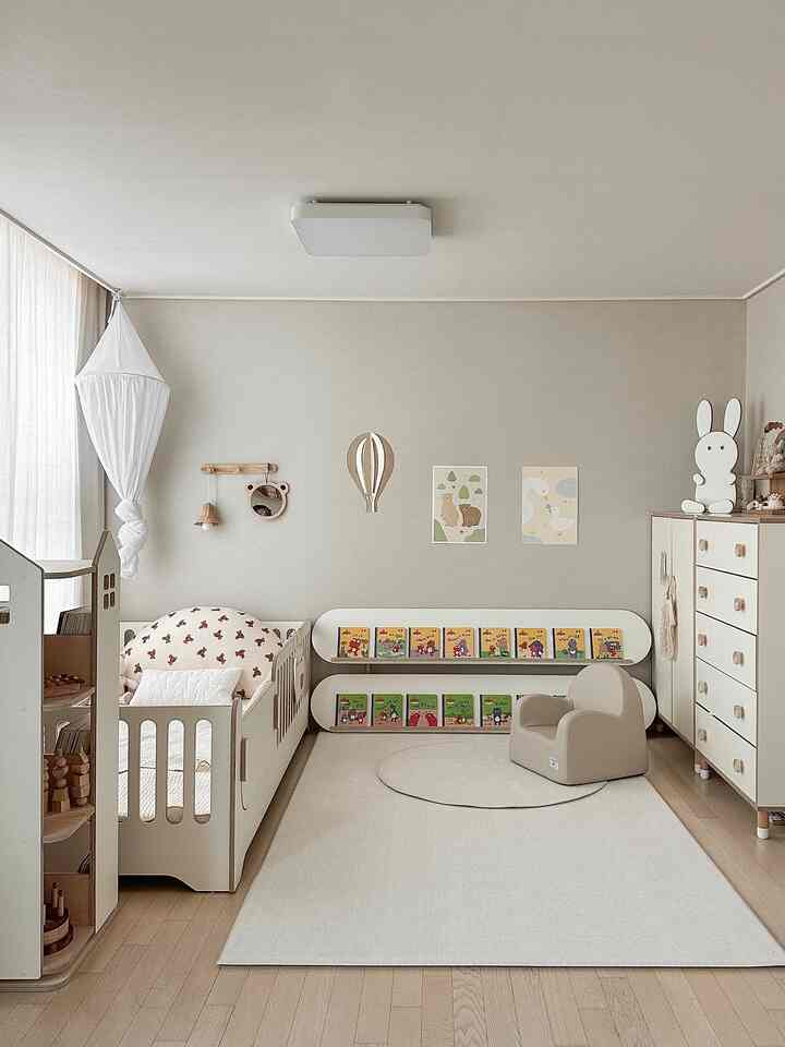 White + wood tone kids room interior
I decorated it to my mom's taste🤍

#Childcare daily life #아기있는집 #아기가있는집 #아기방 #아기방인테리어 #아기방꾸미기 #아이방 #아이방인테리어 #아이방꾸미기 #유아가구 #아이가있는집 #아이가사는집 #오하우스 #오하우스시즌10 #화이트인테리어 #맞팔 #맞팔_childcare #육아일상자기소개