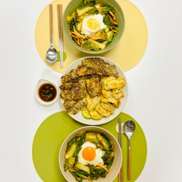 24.02.13
봄동비빔밥
봄동무침을 마무리하기위해
예전 1박2일에서 강호동님이 너무 맛있게 먹었던
봄동비빔밥을 먹었어요 ㅎㅎ
(남은 전도 같이 마무리했어요 ㅎㅎ)
진짜 참기름 살짝 두르고 계란 후라이 하나 올린게 다인데
정말 맛있네요🤤
새콤하면서 고소한게 정말 밥도둑👍
명절 연휴에 먹은 것들을 다시 보니 다 비슷비슷하긴 하네요🫠
연휴 음식이나 냉털 위주기도 하고 연휴에 이동이 많다보니
쉬고싶단 생각에 크흡 ㅎㅎ
#집밥 #봄동 #봄동겉절이 #봄동무침 #봄동비빔밥 #봄동무침비빔밥 #homemade #homemadefood