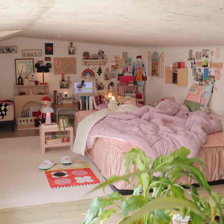 #맞팔
Lotengnya kusut😆
Saya suka alat peraga yang lucu~ 
Warna-warna hangat, kayu, warna, pencahayaan, dll.
Saya seorang maksimalis yang menyukai banyak hal, jadi rumah saya penuh warna😇

#Maximalist Follow #집에서제일바빠 #오하우스시즌10 #쑥쑤록홈 #침실인테리어 #다락방인테리어 #다락방꾸미기 #컬러인테리어 #좌식인테리어 #벽꾸미기 #벽인테리어 #집순이맞팔 #집에서제일바빠오늘우리집 