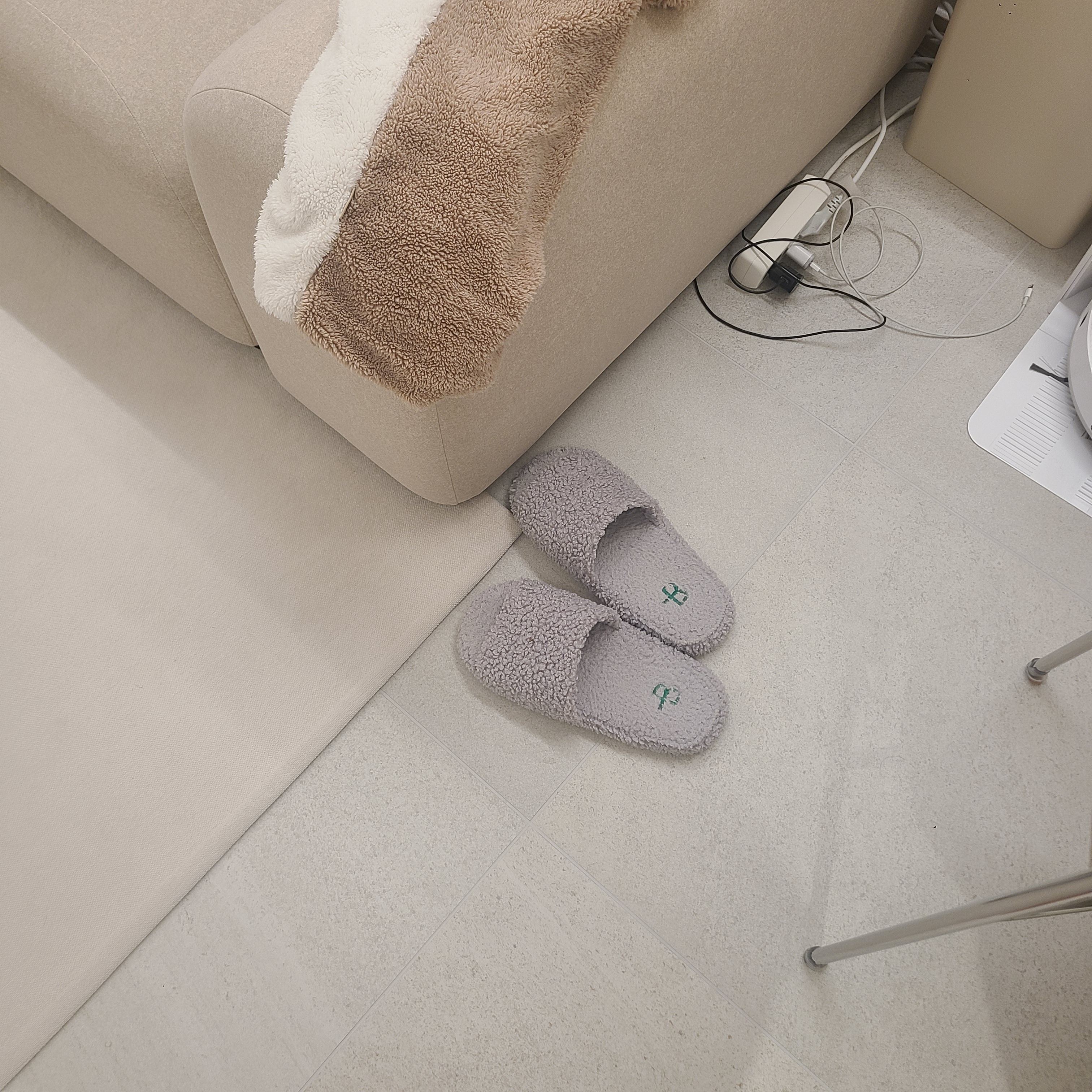 Fluffy Fleece Noise-Reducing Slippers user photo