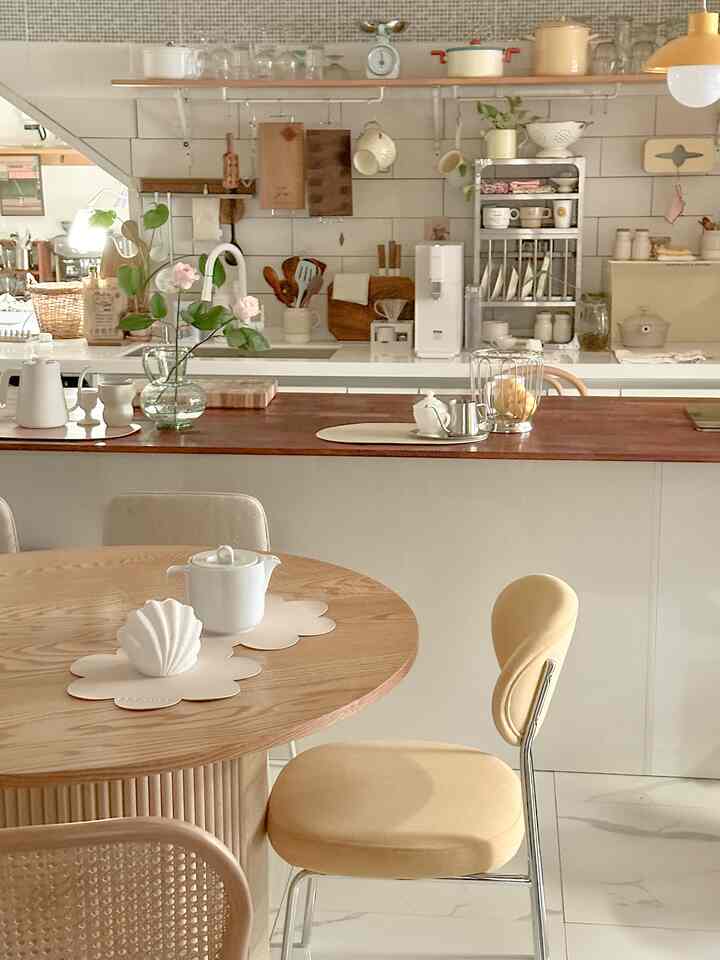 Wood Tieri Pebble Chair

A comfortable and pretty chair that is a focal point in the kitchen.

The soft curves make the space more calm, and the steel frame is a mid-century design that looks like a modern drop in a wood interior kitchen. It is so pretty and sparkling.

The backrest and seat are wide, so it is comfortable to sit on and it supports your back comfortably, so you don't feel uncomfortable even if you sit for a long time. It is especially so soft that it has become my favorite chair.

Although it is a fabric chair, it has good water repellency, so if you spill something, you can just wipe it with a wet tissue, so it is easy to maintain.

Above all, the pretty design and toned-down yellow color make the kitchen brighter. It is a chair that I really like.

#Five senses review #제품제공 #주방 #주방인테리어디자인 #주방인테리어 #주방용품 #식탁 #주방정리 #인테리어의자 #미드센추리 #집꾸미기 #홈카페 #홈카페존 #홈카페인테리어