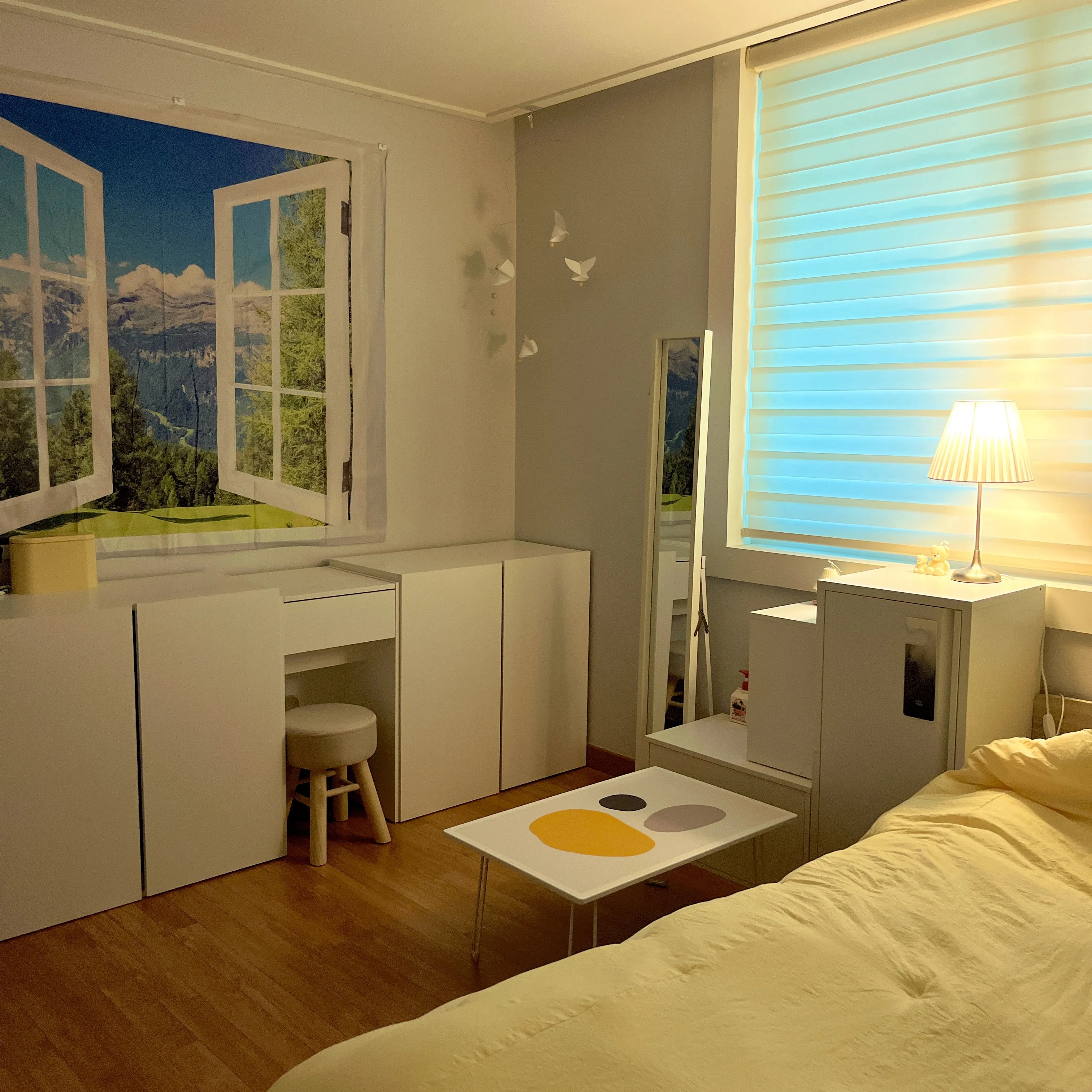 狭い部屋にも合うミッドセンチュリーモダン化粧台の使い方