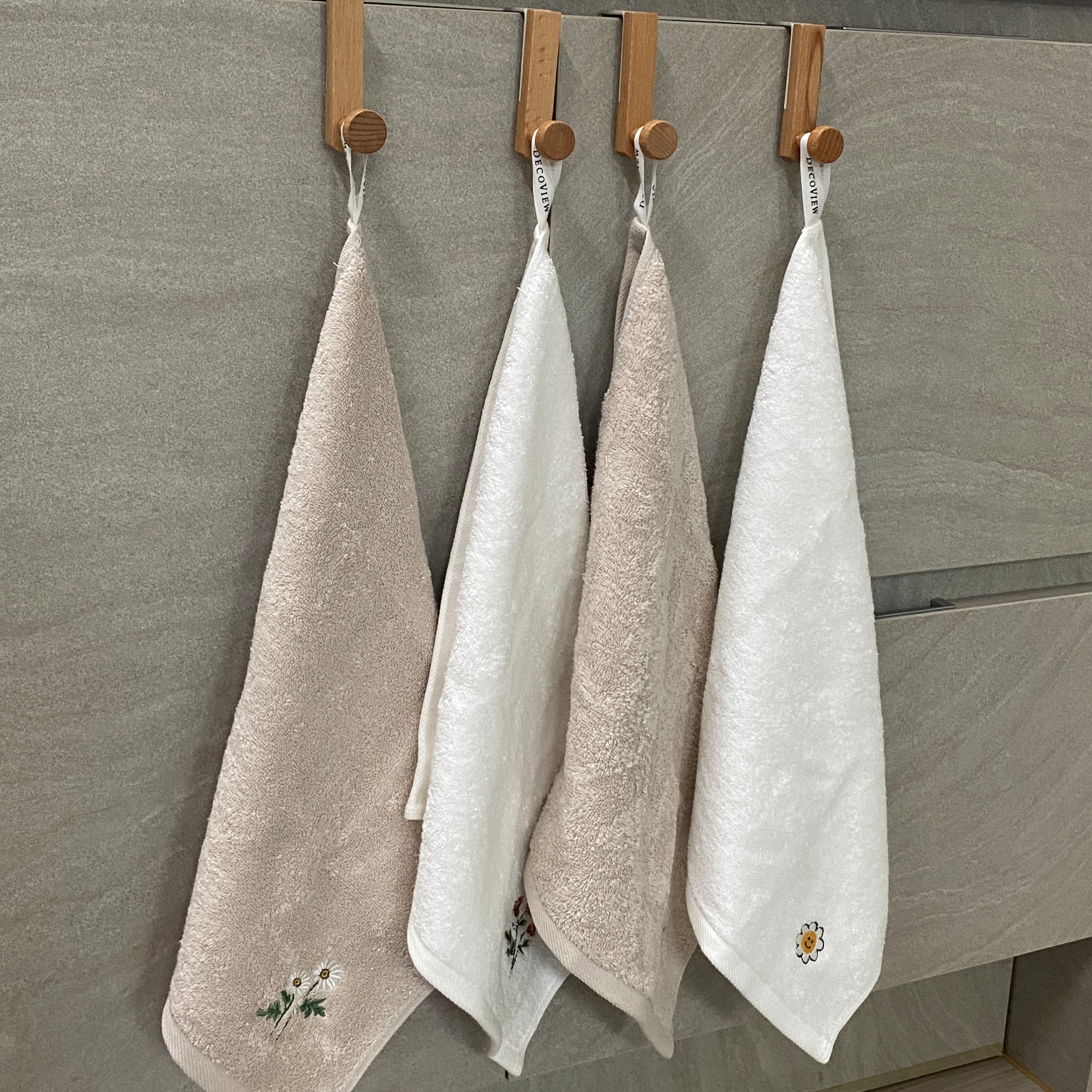 Daisy Embroidered Kitchen Towel Set (2-Pack) user photo