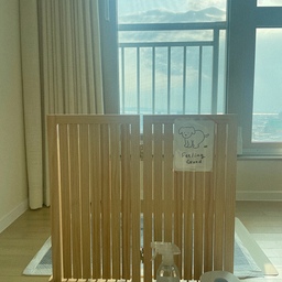 봄이 뒷간! 강아지도 배변볼때 막힌 공간에 안정감을 느낀다고 해서 거실 한쪽에 화장실을 만들어 줬어요!
가끔 모서리에 배변 실수를 하기도 하고 패드를 깔아둬도 바닥에 배변냄새가 스며들까봐 실리콘 매트를 배변패드 보다 큰 사이즈로 주문하여 두개 겹쳐 깔아뒀어요! 패드 모서리에 실수 하더라도 실리콘 매트덕에 안심..ㅎ
#강아지매트 #강아지와함께사는집 #강아지용품 #반려동물용품 #배변패드 #배변훈련 #반려동물탈취제 #거실공간분리 #거실 #가림막 