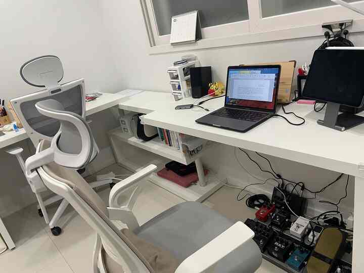 Pastel オフィスチェア［9色・2種］を使ったコーディネート 2