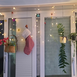🎄🌟거실이 좁아서 트리를 놓기 애매한 공간, 창문(샷시)에 공중부양 크리스마스 소품으로 크리스마스 인테리어를 해보았습니다.
#거실 #거실인테리어 #크리스마스소품 #크리스마스데코 #플랜테리어 #크리스마스 #창문 #샷시인테리어 