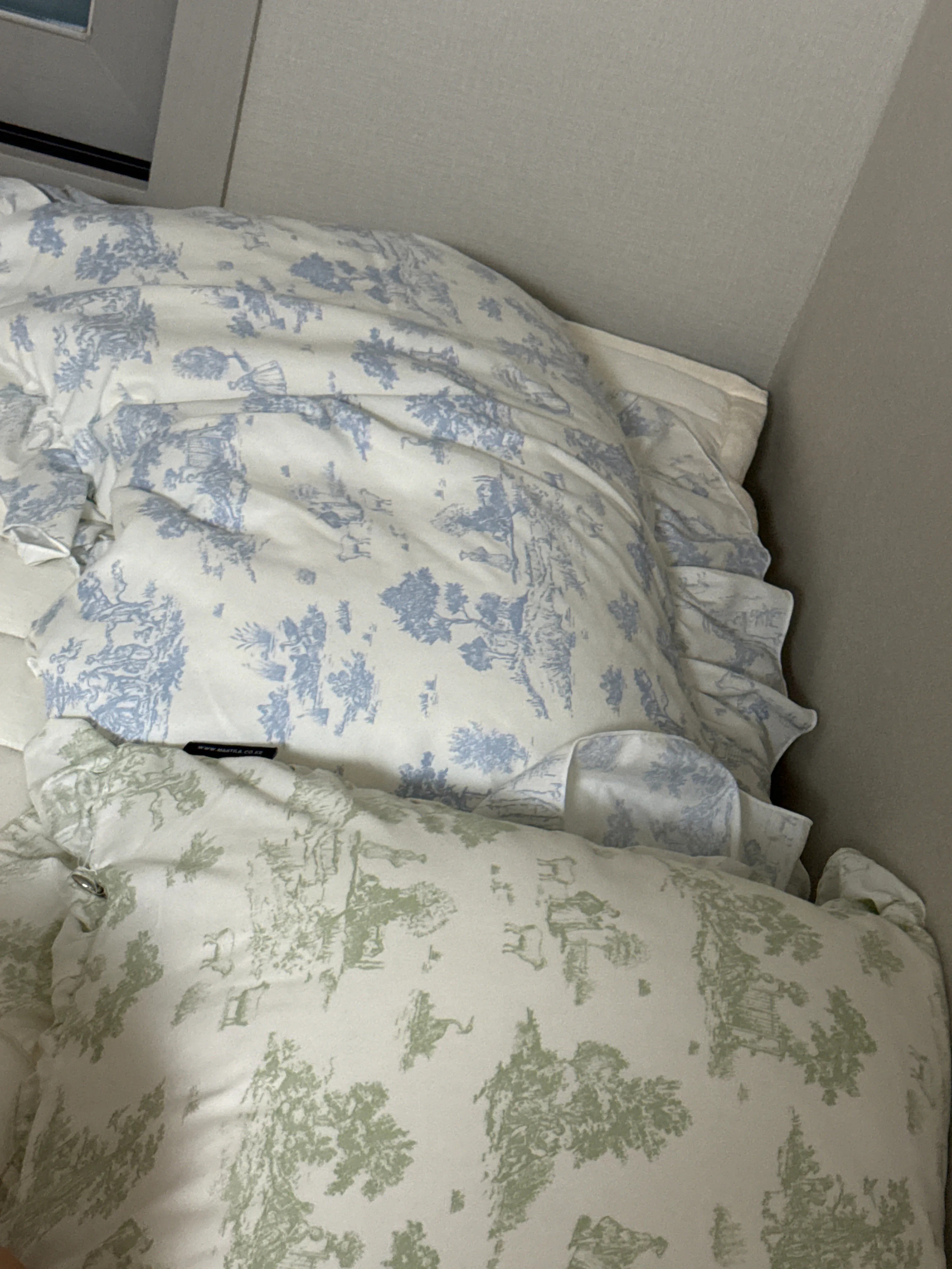 Hotel Style Dust-Free Frill Pillowcase user photo