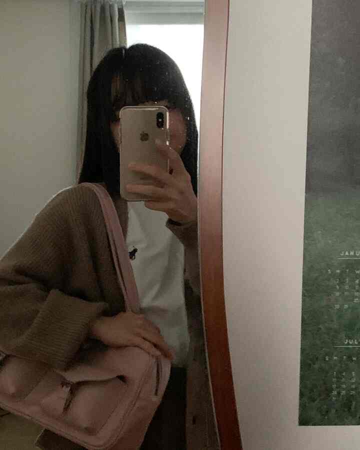 サラサラ春の匂いベイビーピンク🎀

すでに街のあちこちに春の花が詰まっていて、
風が吹くと、その花びらが激しく踊ります。
もうすぐ淡いピンク色で満開の空間を見ることができる。

暖かくなったらピンクで武装して(?) #babypink #pinkbag #dailylook #dailybag #비건가죽 #엠제이드 