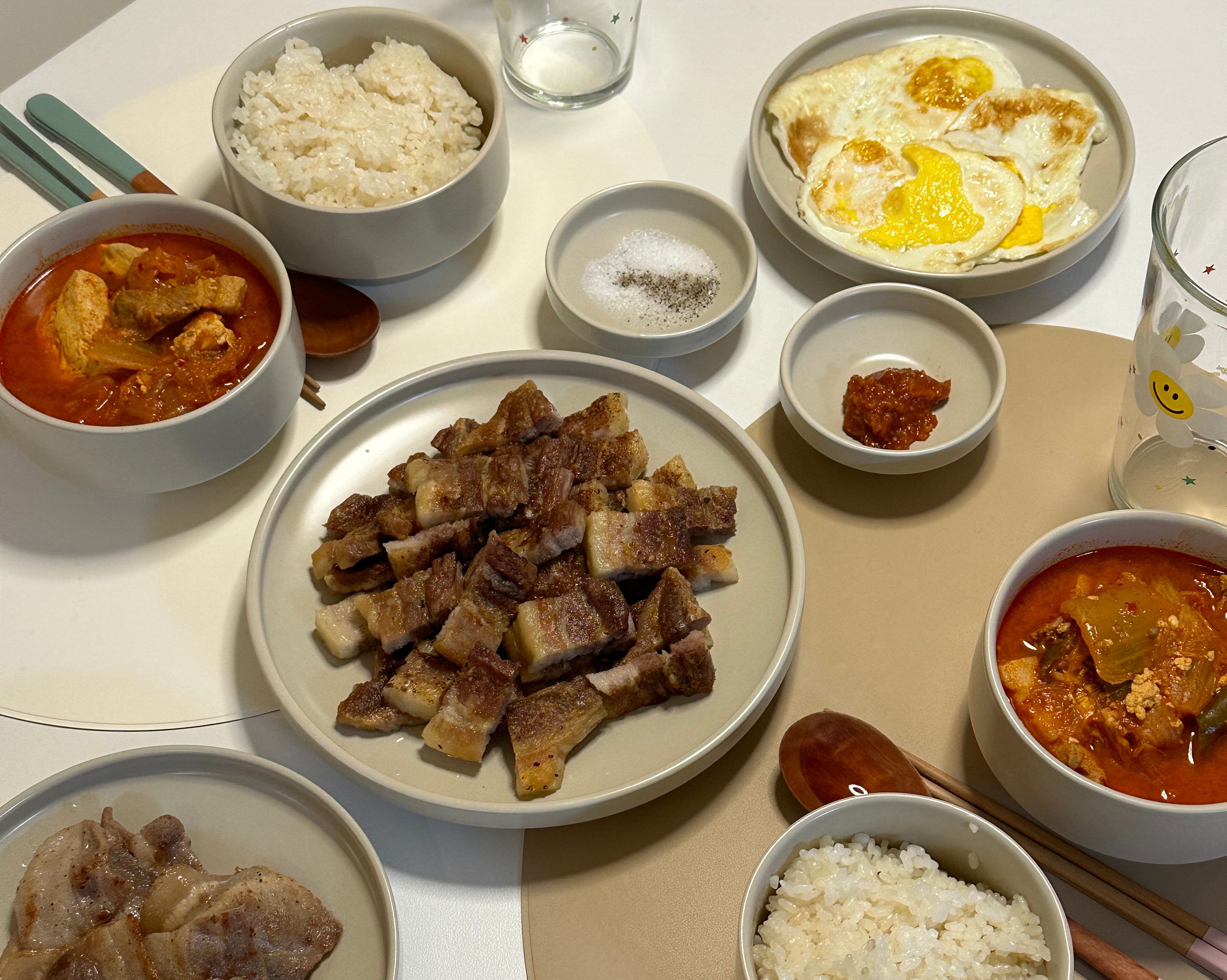 Minimal Mood Ceramic Dinnerware Set (6-24 pieces) user photo