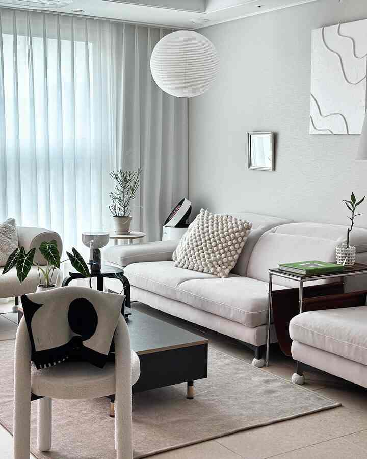 #최애공간

Ruang favorit saya di rumah saya adalah ruang tamu. 
Ruang tamu adalah seluruh ruanganku. Semua mainan anak-anak dipindahkan ke kamar, dan ini adalah ruang tempat saya menyimpan benda-benda kesukaan saya haha. 
Setelah akhir pekan yang berapi-api, hari ini saya akan membakar dupa dan menghabiskan waktu di tempat saya sendiri..🤍



#Plant #식집사 #식물스타그램 #플랜테리어 #초보식집사 #식집사성장기 #오하우스 #오늘의집 {8 #Home Dekorasi} #인테리어소품 #소품추천 #interiordesign #interior #modern #modernhome #북유럽 #북유럽인테리어 #베이지홈 #beigehome #beigedesign #북유럽소품 #화이트 #맞팔 #맞팔환영 #맞팔해요