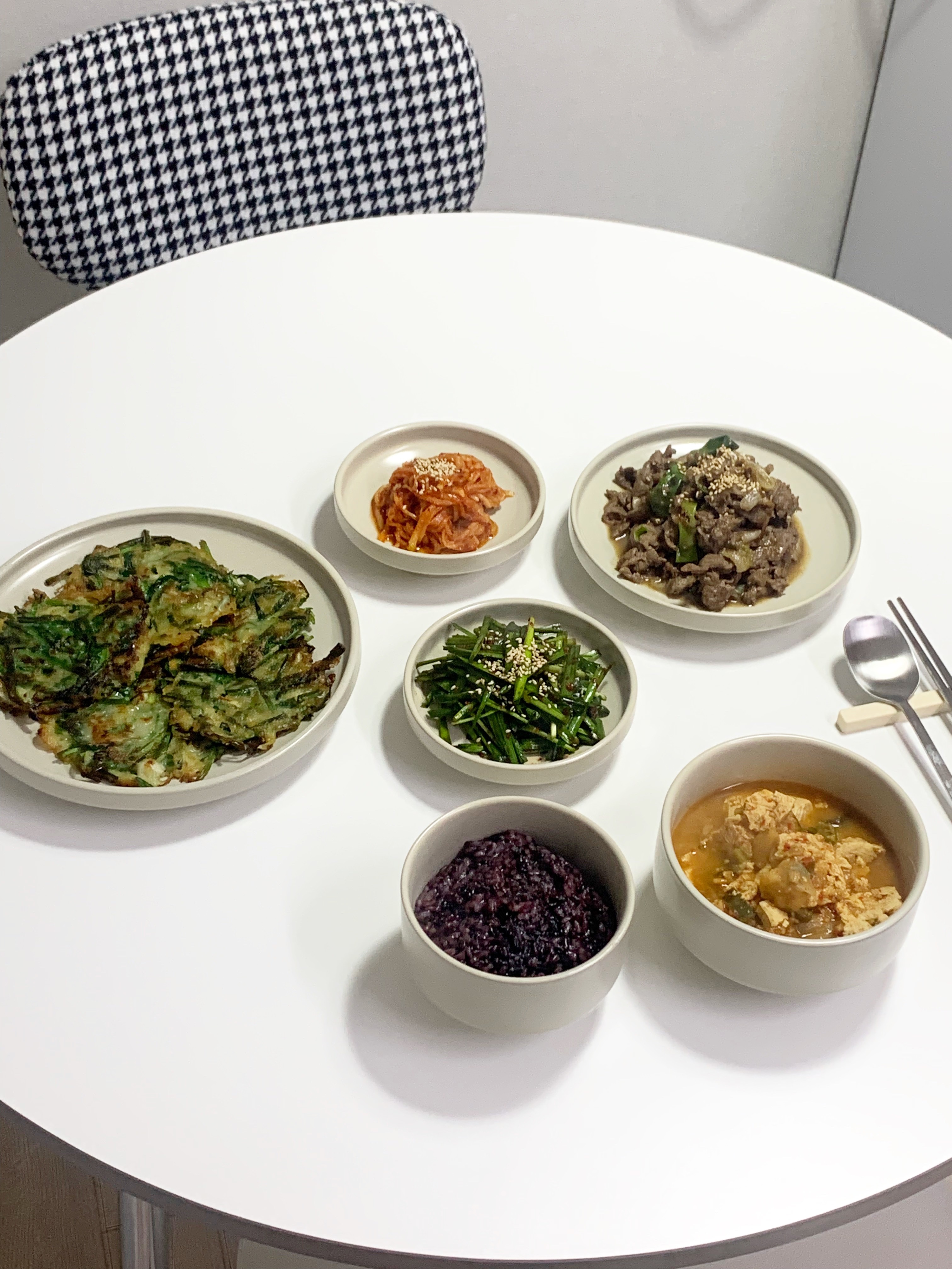 Minimal Mood Ceramic Dinnerware Set (6-24 pieces) user photo