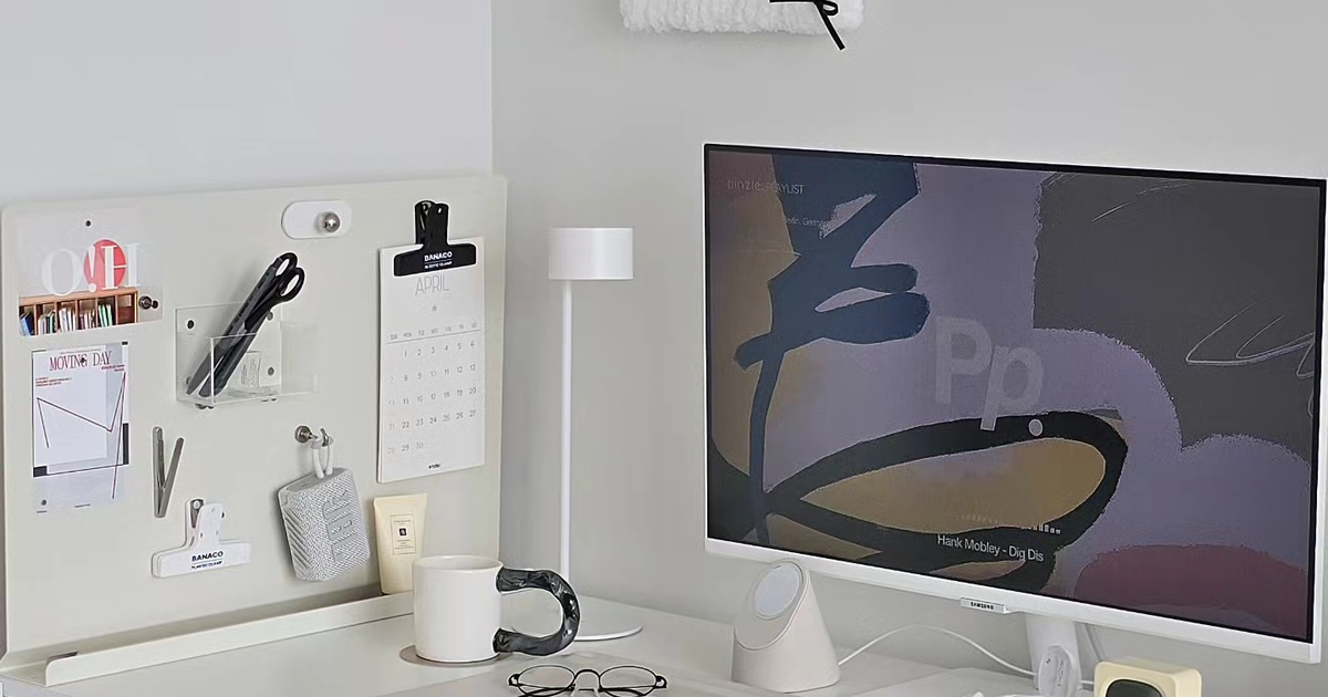 Gold monitor stand for tidy desks
