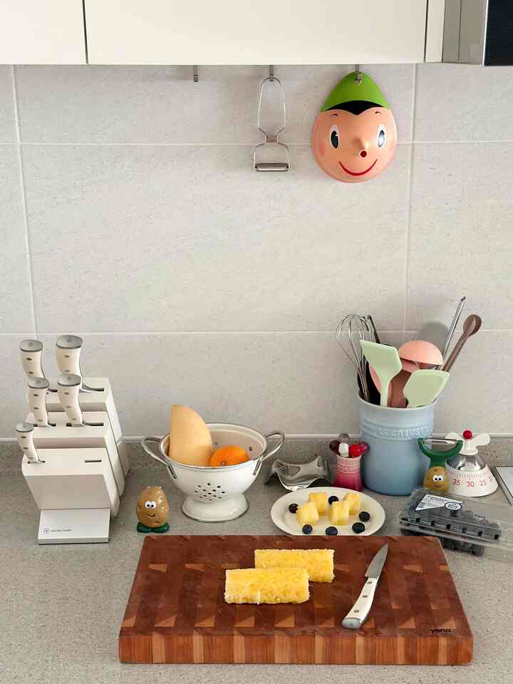 #오늘의우리집
Buah-buahan manis dan menyegarkan yang nikmat kapan saja 🫐🍍🥭
Bermain di dapur seperti bermain rumah-rumahan!✨
#Interior Dapur #주방소품 #주방용품 #칼세트 #칼블럭 #콜렌더 #엔드그레인도마 #조리도구통 #르크루제 #알레시 #타이머 #조리도구정리 #실리만 #조리도구 