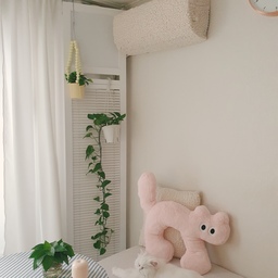 에어컨커버 패브릭 추천✨
예쁘게 방사진 찍고 싶은데 에어컨이 너무 적나라하게
보일 때가 있지 않나요?
그래서 저는 베베데코의 올핏 에어컨커버를 씌워줬어요
기존 가리개들은 디자인이 촌스러운 경우가 많은데
올핏커버는 감성돋는 디자인에 에어컨 종류 상관없이
쭉쭉 잘 늘어나서 커버가 되더라구요 ㅎㅎ
여름 제외하고는 내내 마주해야 하는 에어컨,
커버 씌워서 예쁘게 집사진 찍으세요❤
#에어컨커버 #에어컨가리개 #에어컨덮개 
#올핏커버 #패브릭인테리어 #감성인테리어 
#화이트인테리어 #거실인테리어 #원룸인테리어 
#10평대인테리어 #10평대거실 #가벽인테리어 #가벽파티션 #맞팔