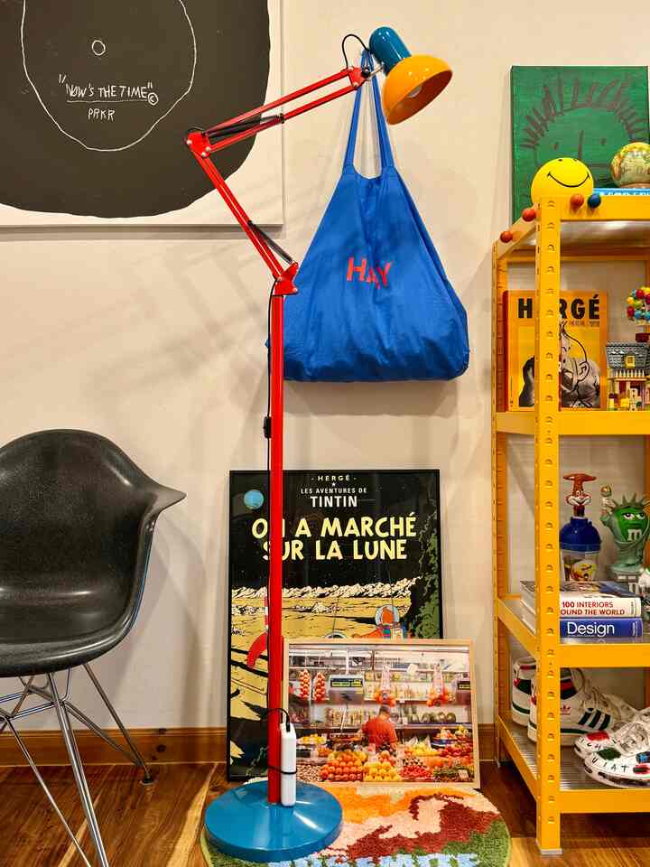 レインボーヴィンテージジャンスタンド🤎💛❤️💙 
カラーインテリア作業室にカラーテムを追加！ 🙋🏽‍♀️
バナコレインボーヴィンテージランプのおかげで作業室がもっとできました！ 
ミニサイズは子供の屋根裏部屋に置いて、大きなサイズは私が使用しようと作業室に置いたが、とてもきれいです！
USBタイプで私はスタンドの下に補助バッテリーを置いて使用します🖤
光がほのかな黄色いので、本を読むときにも便利です。 
雰囲気も綺麗にしてくれます！

＃製品提供＃カラーインテリア＃今日の私たちの家＃メイド＃カラーインテリア＃カラーテリア＃カラー＃カラー＃カラーポイント＃カラープールインテリア＃バナコ＃BANACO＃レインボービンテージランプ＃プリティテム最高屋＃照明おすすめ 