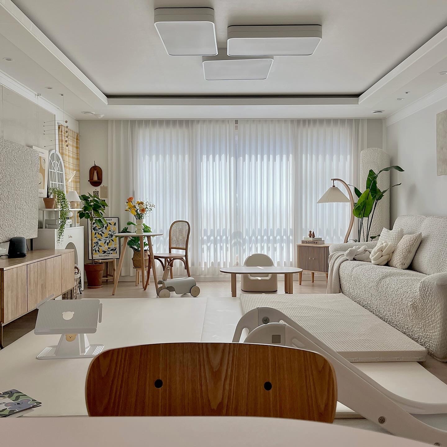Sono Round Wood Dining Table user photo