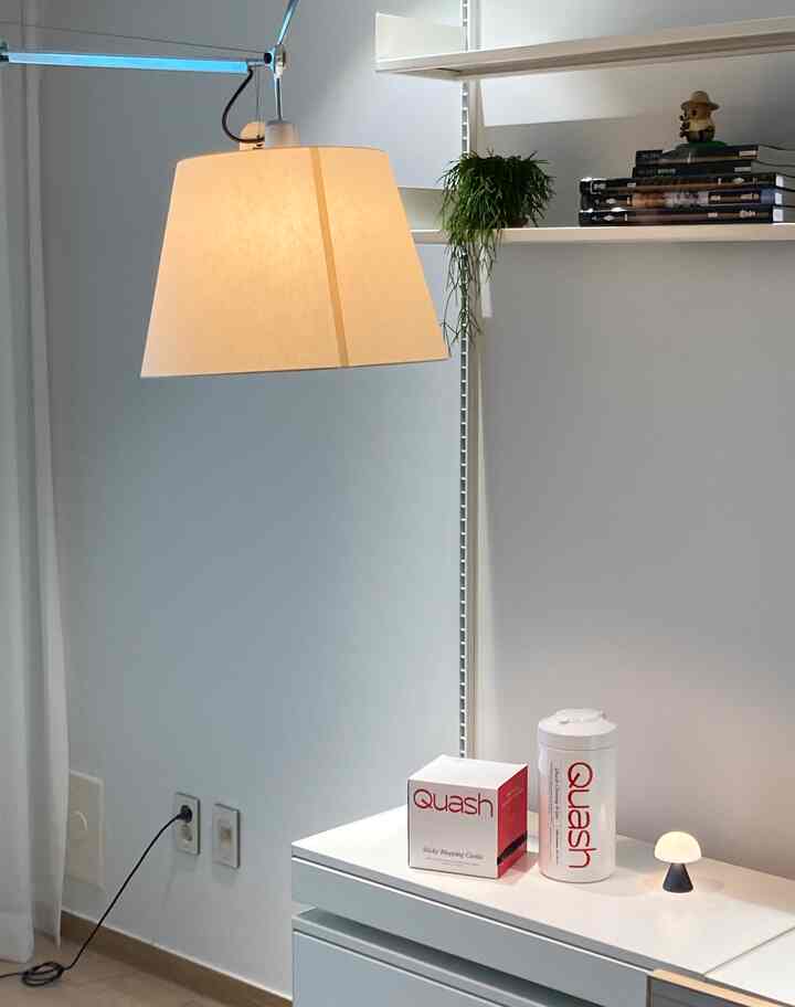 クォッシュ2種！ 
スティッキークリーナーとロールティッシュで家の隅々まで大掃除🫧

広告の中の綺麗なパッケージに反して気になってコピークリーニングテムだがとても好き定着してしまった..🤍
しゃっくり拭くだけでいい手の簡単な掃除アイテムでクォッシュだけのものはありません！ 

ロールティッシュはウェットティッシュのように一枚ずつ抜いて使用すれば良いのに数量も多めでしっかりとした厚み感で通常のウェットティッシュより洗浄力が良く効果がグッド！掃除万能テムですよ〰️

清掃布も箱の中で一枚ずつ書くのが簡単ですぐに掃除するのが好きです。 
毎日ほこりがたまっている家の隅々に拭く姿。

きれいなデザインに製品力も備えたクォッシュで家の中、あちこち楽しく掃除します🪽🪽

#ナドクリエイター #フォーカスグループ
＃クォッシュ＃クォッシュティッシュ
＃清掃包装＃清掃＃quash＃清掃ハニーチップ＃清掃終了＃ミニマルライフ＃ミニマルインテリア＃レアローシステム棚＃レアロウを書く人