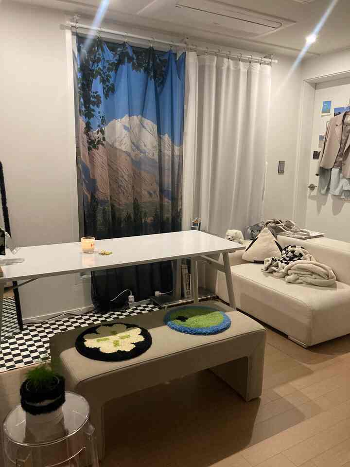 Changing the desk structure

#1-person furniture #1인가구 #1인가구인테리어 #자취방인테리어 #투룸자취방 #투룸빌라 #모던 #미드센츄리 #미드센츄리모던 #심플인테리어 #심플 #투룸거실 #쇼파 #방석 #식물 #패브릭포스터 #엽서