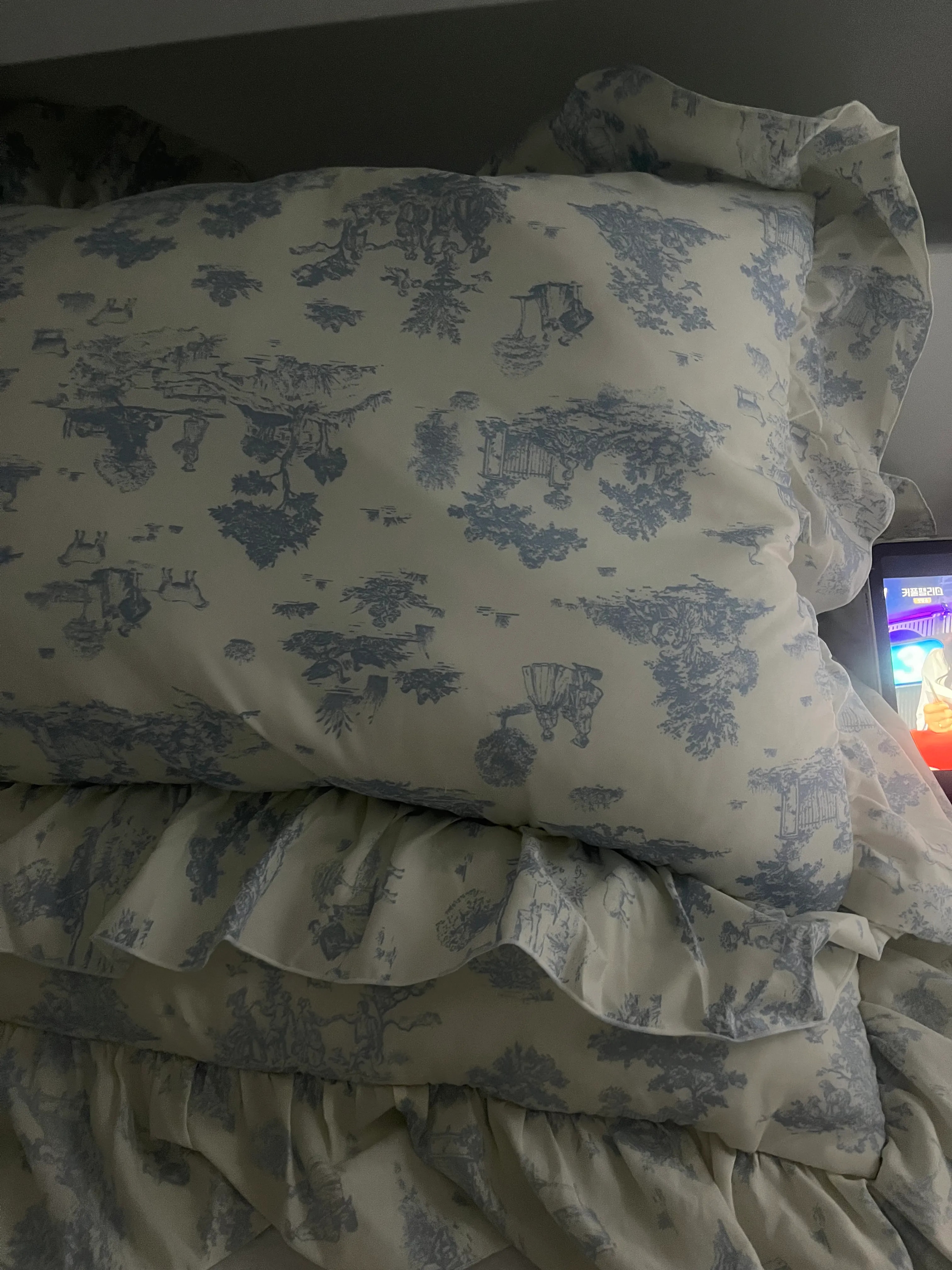 Hotel Style Dust-Free Frill Pillowcase user photo