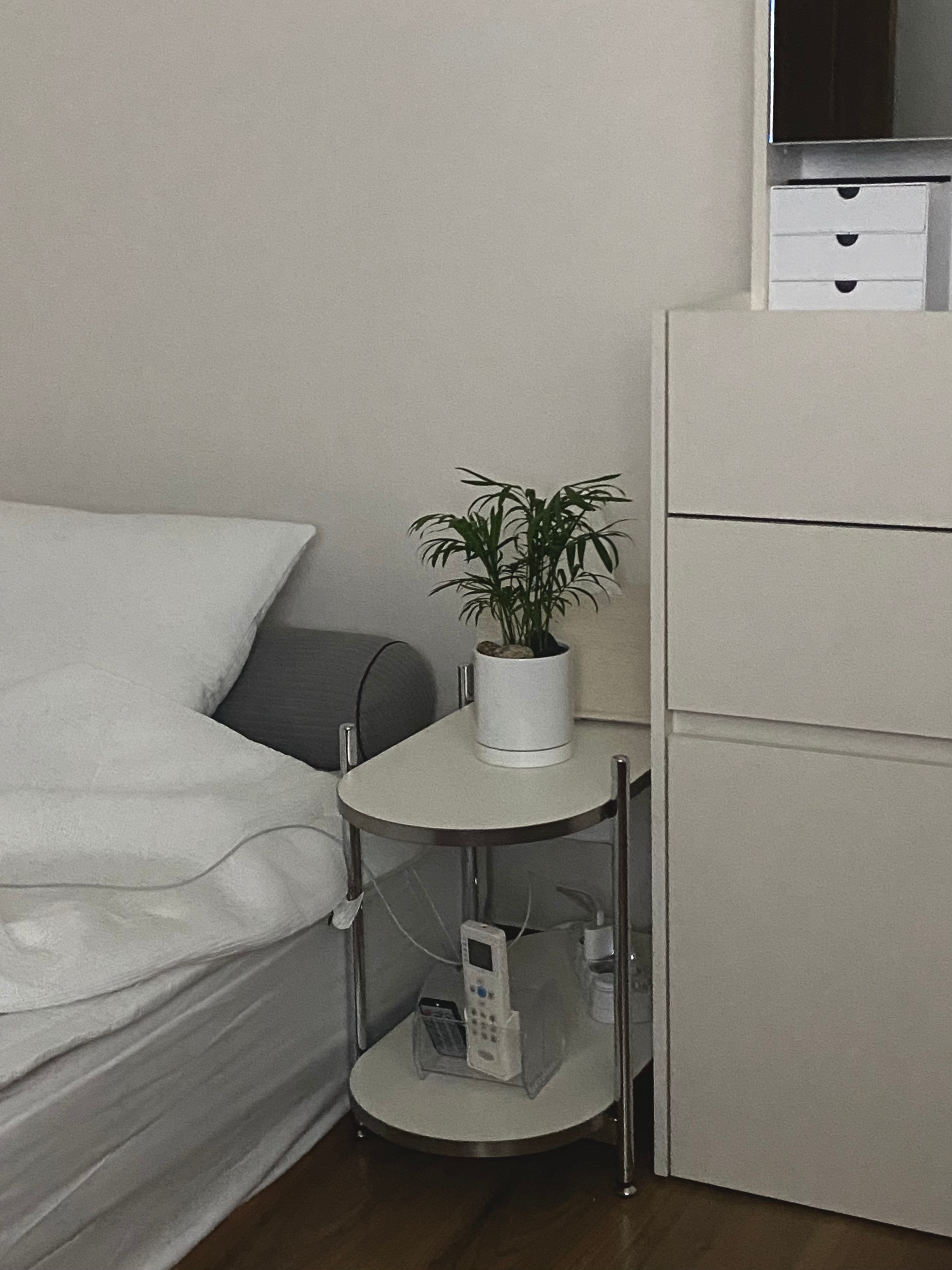 Mid-Century Round Two-Tier Side Table user photo