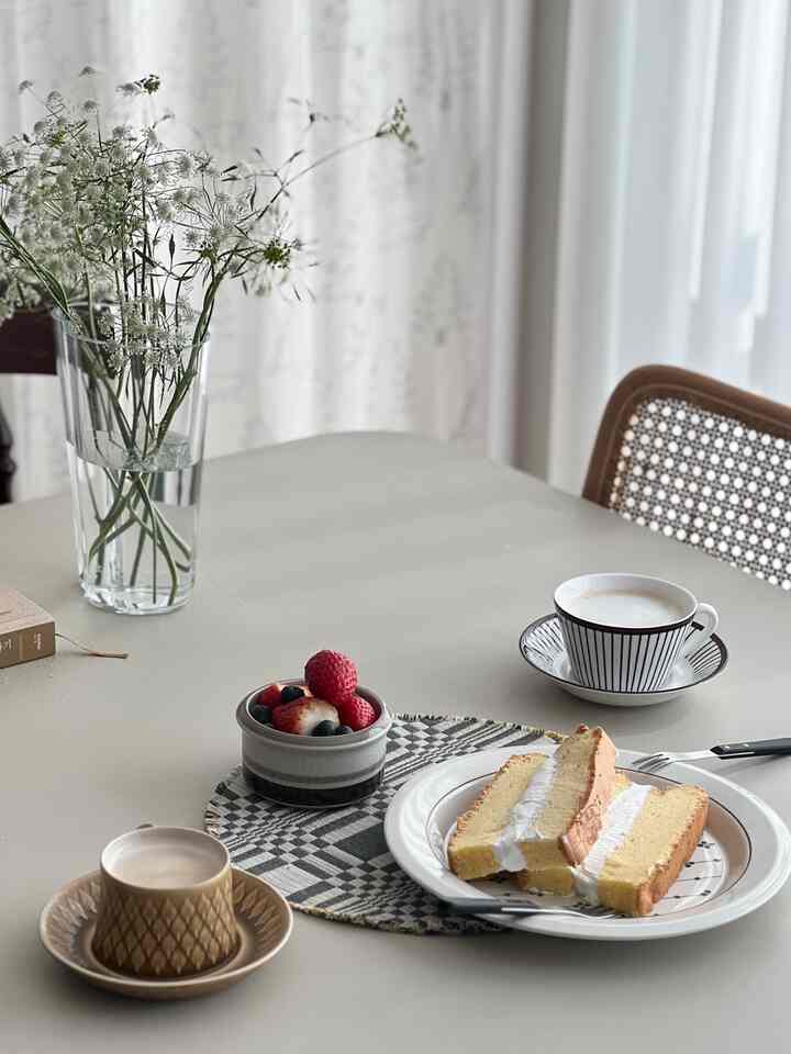 #남타커 #홈카페 #나도크리에이터 #맞팔 #나의한잔기록 

As expected, Namitaju’s coffee is the most delicious🤍
After Pilates, I went to my sister next door-
King Castella and a cup of latte😍

#Homecafe people #홈카페인테리어 #홈카페족 #홈카페컵 #홈카페접시 #아라비아핀란드빈티지 #아라비아핀란드 #홈카페스타일링 #홈카페용품 #홈카페그릇 #홈카페접시 #홈카페메뉴 #홈카페템 #홈카페디저트 #홈까페 #홈까페인테리어 #이딸라화병 #이딸라 #알바알토 #요한나글릭센 