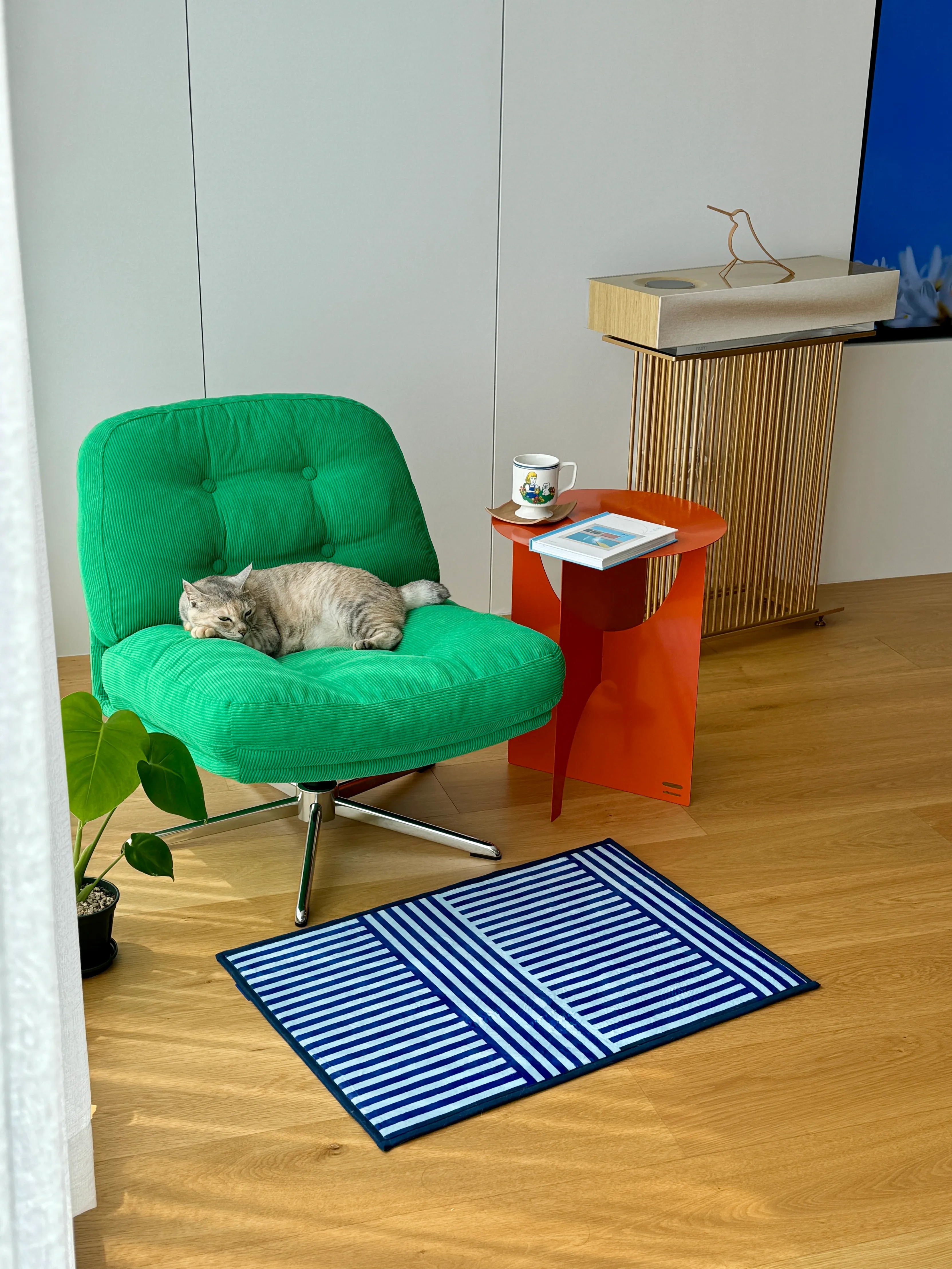 IKEA DYVLINGE Swivel chair | Stability Classic Design Accent