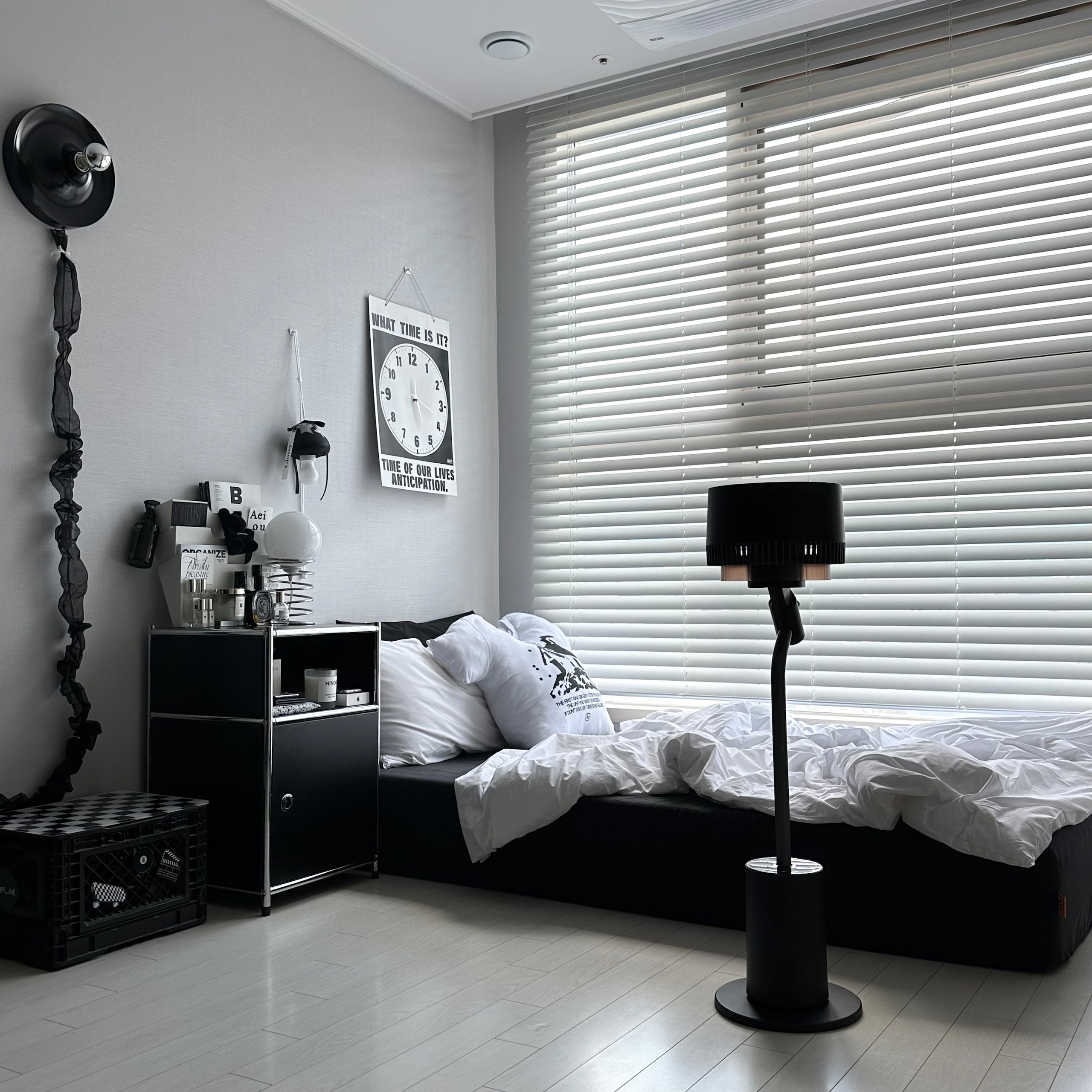 ︎*。ag✧︎*。　丸いオークのミニランプ TANGUI UFO KID ミッドセンチュリーランプ Black | 照明 | Ohouse