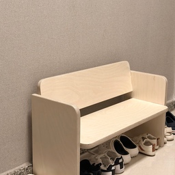 아이 신발신을때 앉히려고 구매한 현관벤치!🪑
매일매일 외출하게 되면서
신발신을때 바닥에 앉아서 신발신기기가
좀 불편하더라구요 :-) 
아이도 신기하게
배송오자마자 앉아서 너무 좋아했어요!
이제 신발신자~ 하면 바로 벤치에 앉는데
너무 귀엽답니다 🥹🫧🤍
왜 이제샀나 싶을정도로
현관에 두고나니까 참 편리하더라구요!
벤치 아랫부분에는 자주신는 신발을 
두면 좋아요 ! :-) 
저희집은 현관이 좁고 신발장도 
엄마아빠 신발로 가득차서
아이신발이 거의 나와있는데,,
어서 날잡고 또 정리해줘야겠어요!🧺🧹
#현관벤치 #아기벤치 #아기의자 #원목벤치 #육아템추천 #육아템 #육아일상 #육아 #육아용품 #육아맞팔 #맞팔 #선팔 #맞팔환영 #신발장인테리어 #신발장정리 #신발정리대 #현관 #현관장 
