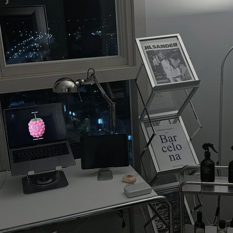 '360도 회전 휴대용 알루미늄 노트북 맥북 거치대 받침대 스탠드' 제품으로 꾸민 유저들의 스타일링샷 | 오늘의집 유저들의 집꾸미기