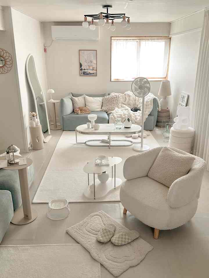 安全で衛生的なステンレス製加湿器で有名なケアポットでハイスタンドワイヤレスファンが発売されました。 
すっきりとしたデザインが目を引く～無線なので空間ごとに移動して使いやすくてもっといいです。 

必要に応じて1,2,3段で高さを調節して使用でき、特に3段高さのときは360度回転機能で家の全体的な空気循環を速くさせることができます。 
強力なBLDCモーターを使用して風は強いですが、騒音が少なく、とても静かに使えます。 

リモコンで遠くからも調節可能で扇風機にボタンもありますが、一番良いAI機能で周囲温度に応じて自動的に風量を調節してくれる快適な安眠も可能で、生活の中でも便利に使えますよ。 

ワイヤレスでどこでもきれいにケアポット扇風機と一緒に過ごす夏が楽しみですよ🫧


＃ケアポット＃ワイヤレスファン＃ファン＃サーキュレータ＃デスクテリア＃インテリアアクセサリー＃日常＃小道具＃ホームデコ＃carepod＃卓上用ファン＃デザイン＃デイリー＃ワイヤレスサーキュレータ＃リビングルーム＃リビングインテリア＃新婚家電＃新婚旅行＃新婚家のインテリア＃家の装飾＃ホームスタイリング 