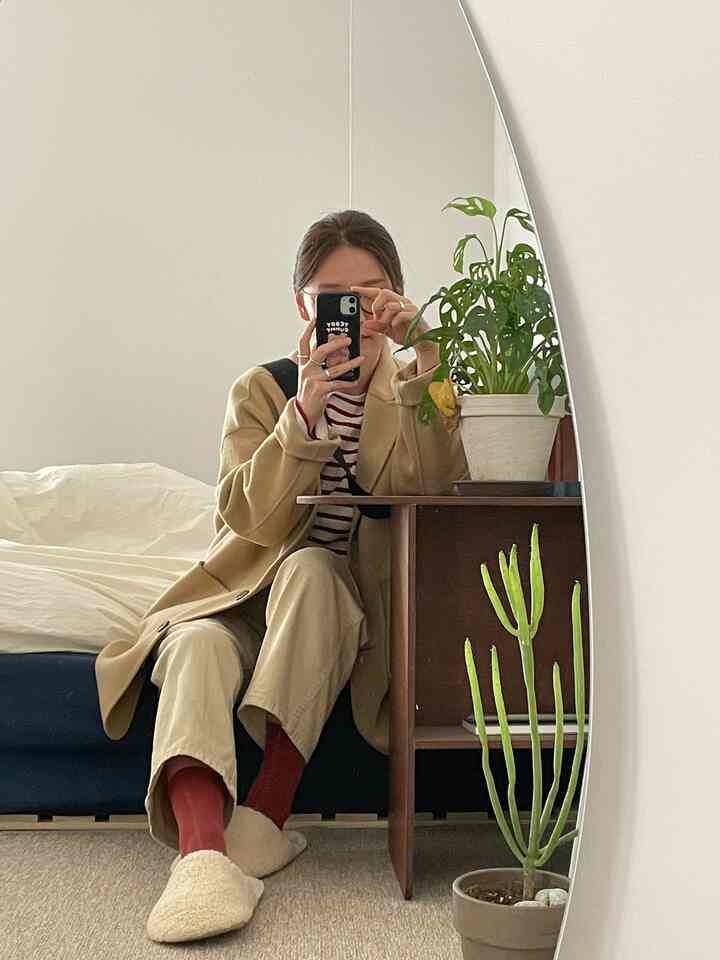 寝室の鏡で #ootd
鉢植えのカップルでも綺麗なフォトゾーンになりますよ！
＃フォトゾーン＃プランテリア＃植木鉢＃植物日記＃ミラー化粧台 