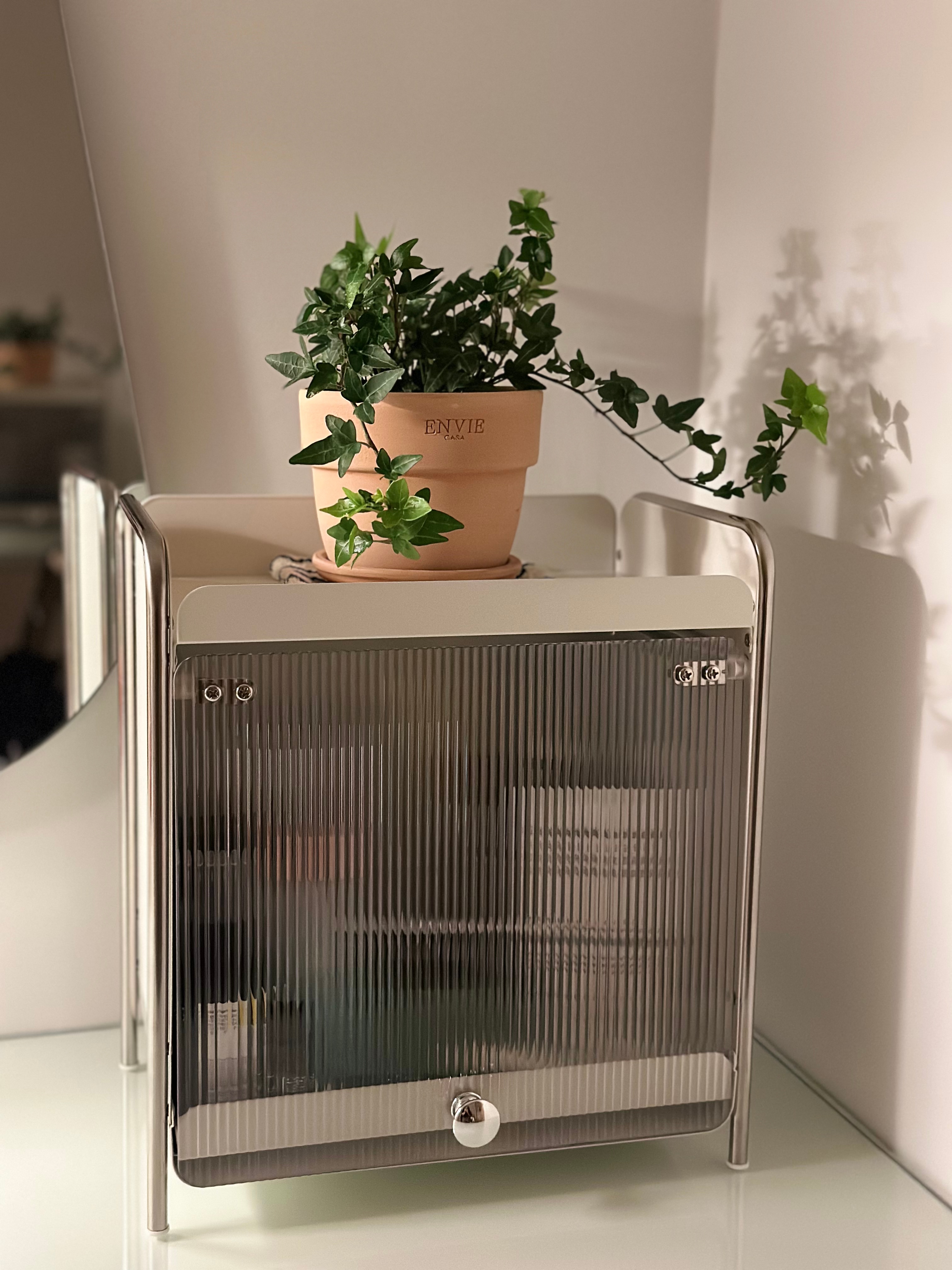 Metal Cosmetic Storage Organizer with Flip Door user photo