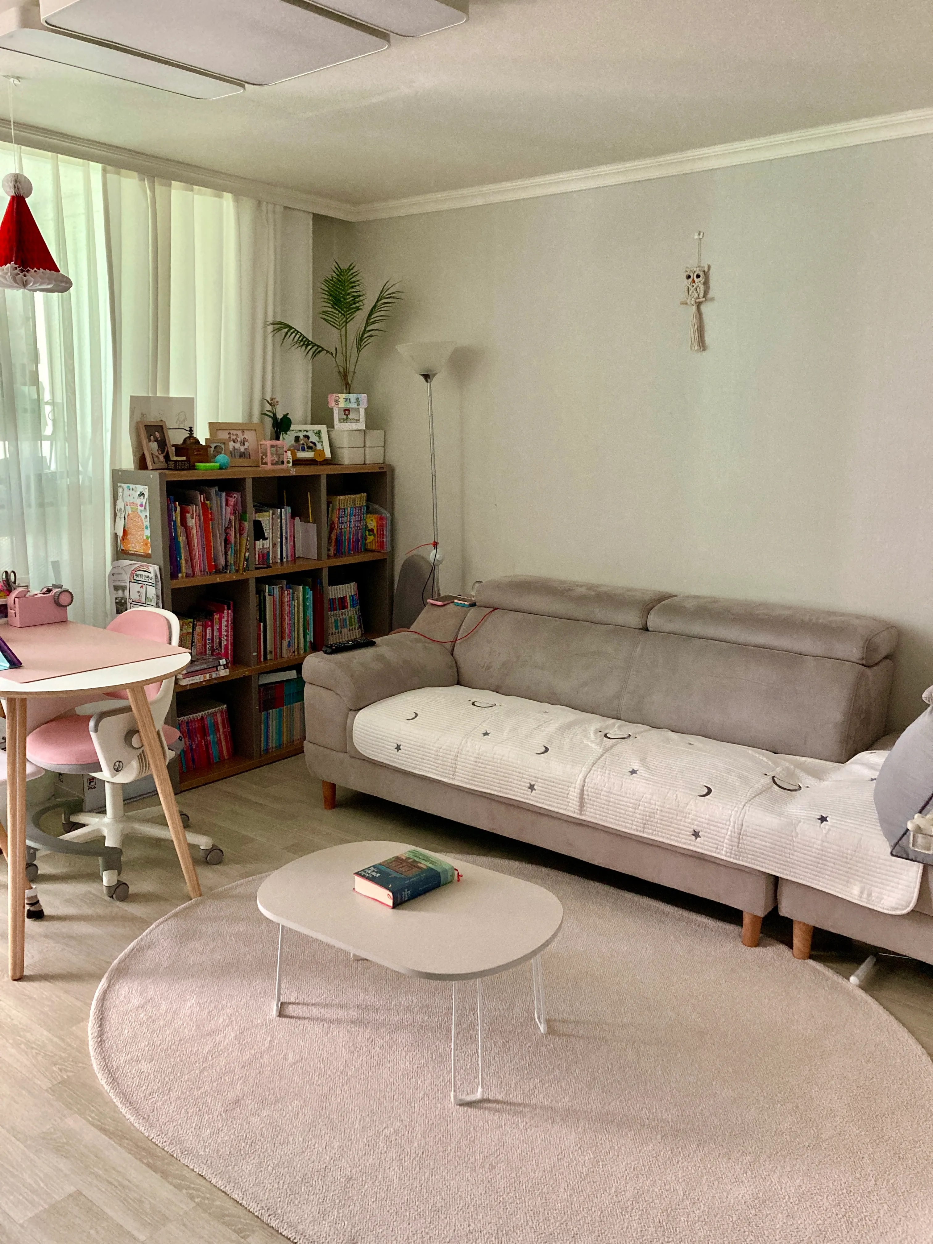 Half Oval Wooden Legs Dining Table user photo