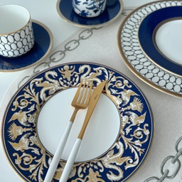 #신혼부부잘산템 #커트러리 #큐티폴고아 #포크추천 #신혼부부추천템 #나이프 #선물추천 #맞팔 #맞팔환영 #사브르 #그릇추천 #내돈내산 #주말에제일바빠 
플레이팅의 완성은 커트러리🍴🍽️
신혼부부라면 한 번 쯤 들어봤을 커트러리 “큐티폴 고아”
한때 주부들 사이에서 엄청 유행했던 커트러리인데 요즘은 사브르가 그 인기를 따라잡은 것 같더라구요🫢
사브르도 사용하고 있지만 고급스러움은 큐티폴 고아를 따라올 수 없는 것 같아요
사브르는 아기자기하고 귀여운 느낌이라면 큐티폴 고아는 우아하고 고급스러운 느낌!
화려한 금장이 사용할때마다 기분좋게 해주고 
오랜 시간이 지나도 정말 잘 샀다고 생각하는 아이템이에요〰️
2인조로 시작해서 현재는 6인조 풀세트를 갖고 있는데요
홈파티용으로 손색없는 커트러리라 구매하실때 구성을 다양하게 해서 여러개 구매하셔도 좋을 것 같아요🖤🩷
