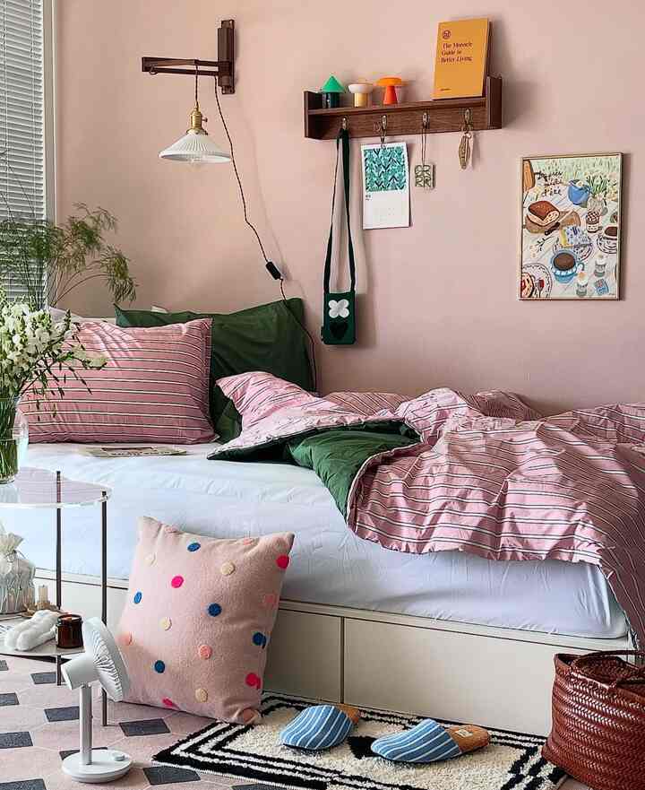 赤ちゃんの居心地の良さに陥ったSPACE Sはベッドサイドの棚
運んでくれましたが、眠りに見つめば幸せな夢を見るようですね🌙✨最大40時間無線使用なので簡単な子供たちとてもきれいです :)🫶🫶 夜を過ぎて朝に会えばトレンドハウスは夜明けから熱くなりますが、ルメ4 無線扇風機を回転させてくれれば清涼な朝をプレゼントしてくれます🩵強力で柔らかい風が漂う時は一日のうちに良いことが思い浮かぶようです :)🍃忙しい午前時間が過ぎて自分だけのホームクニック時間に一緒にするマルチLEDランタンルメナM3は 
すぐにヒーリングゾーンに連れて行っておきます :)🧺🥖 好きなところに光にじみのない特別なパッケージ構成なので兄弟たちの日程合わせて一緒にキャンプに行くときにぜひ連れて行きますよ :)🕊️🤍 3つのライトモードで鮮明に、ワイヤレス最大200時間使えます
心強いキャンプパートナーですね:)⛺️🏕️兄弟たちを準備します:) #감성램프 #감성소품 #조명맛집 #조명인테리어 #조명 #M3테이블램프스탠드 #테이블램프 #캠핑랜턴 #감성캠핑용품 #무드등 #팬스탠드 #탁상용선풍기 #캠핑선풍기 #무선선풍기 #소품스타일링 #조명추천