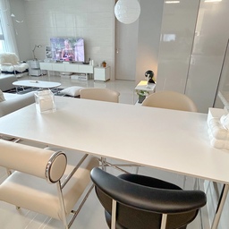 여러각도에서본 우리집주방👩🏻‍🍳🧑🏻‍🍳
6인용 세라믹식탁에 각기다른 식탁의자를 배치해봤는데
컬러를 맞춰서인지 잘 어울어지는거같아요 :)
#오드리네 #주방인테리어 #식탁배치 #식탁의자 #식탁조명 #식탁 #식탁인테리어 #식탁의자 #주방 #주방배치 #세라믹식탁 #세라믹테이블 #모던인테리어 #화이트인테리어 #미니멀라이프 #신혼집인테리어 #이케아 #다이소 