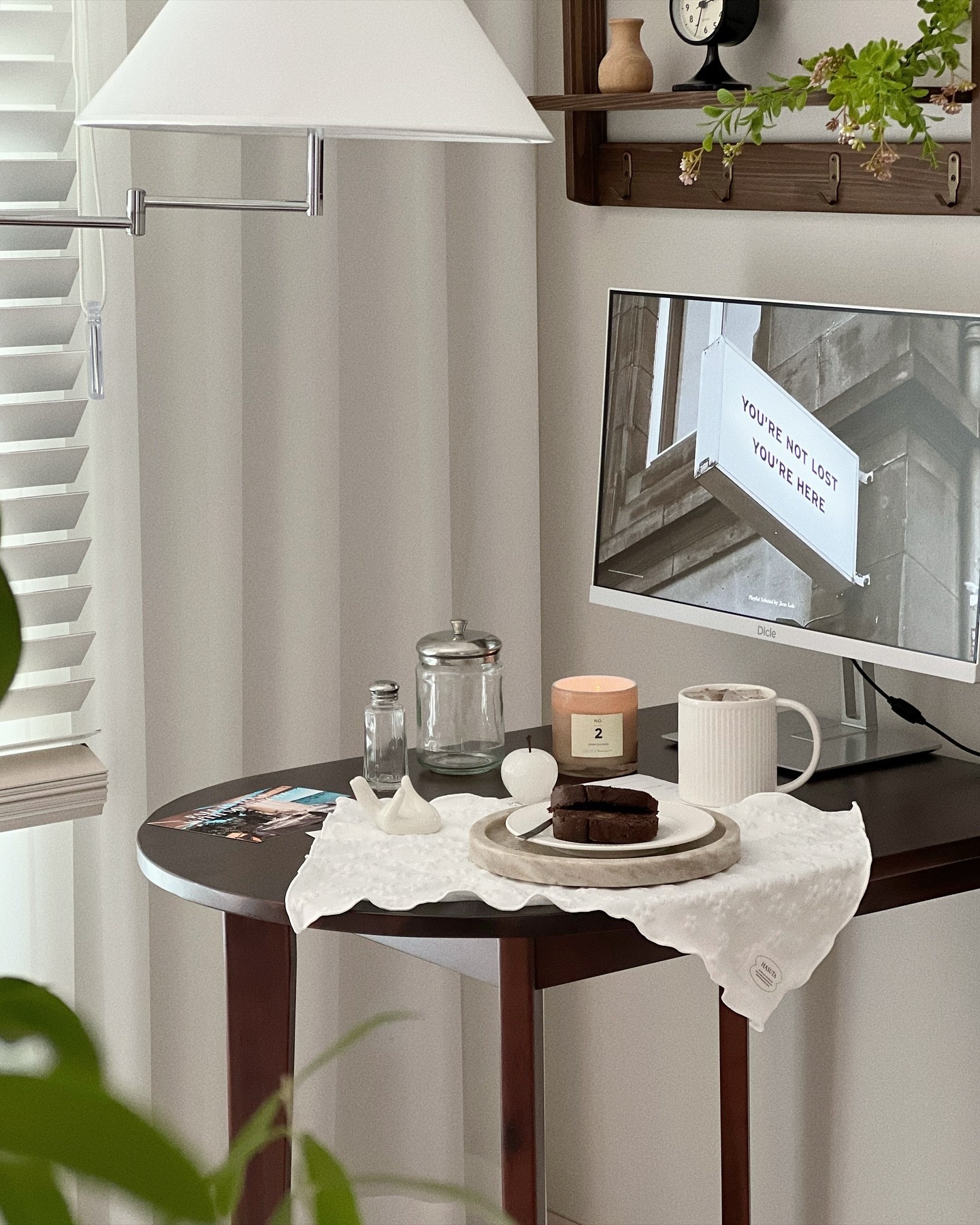 Aiden Teak 半楕円 テーブル 800 ダークブラウン　韓国インテリア Aiden Teak 半楕円 テーブル 800 ダークブラウン 韓国インテリア