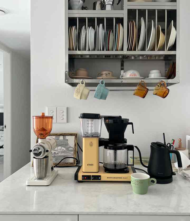 My home is a cafe☕️

#Apartment interior #아파트리모델링 
#Construction and remodeling #29평인테리어 #미니집들이
#Newlywed house #신혼집인테리어 #신혼집꾸미기 
#Interior #리모델링 #집들이 #홈카페인테리어 
#Home Cafe #커피머신 #드립커피 
#Home Decoration #홈스타일링 #신혼가구 #조명 
#homebody #맞팔