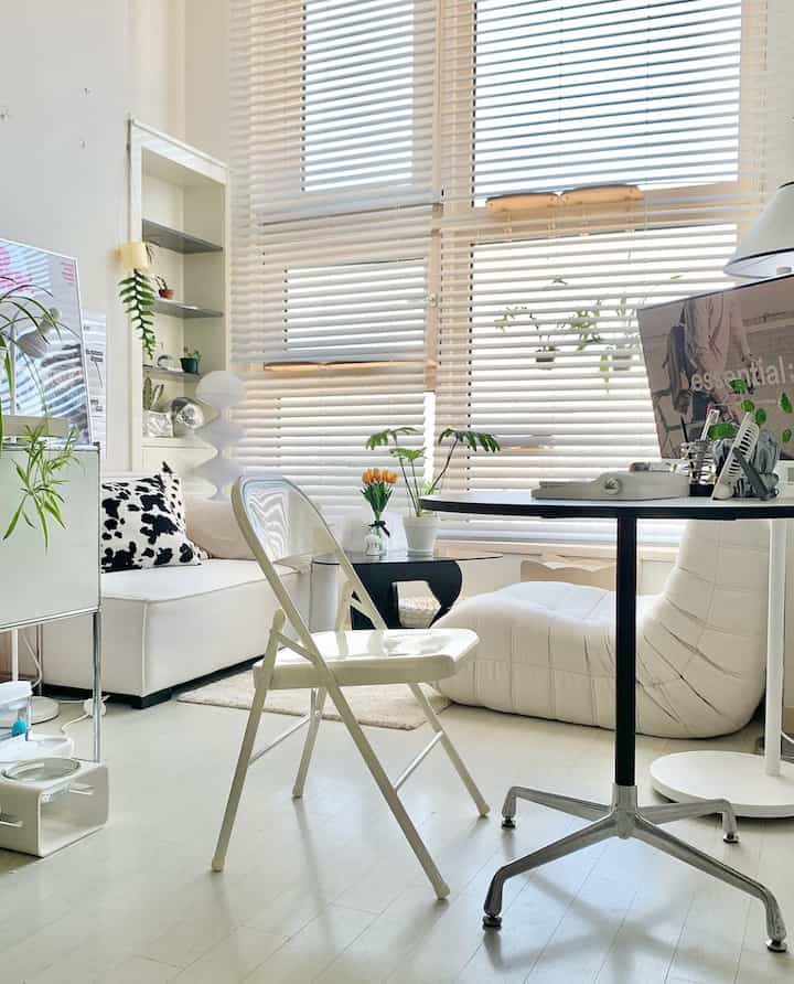 My house is a duplex officetel and I live with two cats that I rescued myself.💛 
This is a picture of my house on a warm afternoon. I like moving furniture around to create a new feel, and this time I did it.
This time, I placed the sofa next to the window in a face-to-face format and placed a round table next to the island table :) Everyone says they turn on the air conditioner or take out the fan, but in our house, we already turned on the air conditioner a month or two ago, right? lol
Actually, I think folding chairs that don't take up space are the best for studio apartments, and I'm wondering if I should get rid of the huge lounge chair haha.

#Mini Housewarming #오늘의우리집 #나도크리에이터 #복층 #스마트모니터 #접이식의자 #원형테이블 #식집사성장기 #집사일상 #쇼파테이블 #맞팔 #집에서제일바빠 #예쁜템최고야 #오늘장면한컷 #전국내방자랑 #살림살이 #원룸인테리어 #혼자사는법 #셀프인테리어 #원룸꾸미기 #모듈쇼파 #자취방꾸미기 #복층 #고양이가사는집 #플랜테리어 #복층오피스텔 #자취방인테리어 #원룸공간분리 #작은방꾸미기 #거실인테리어