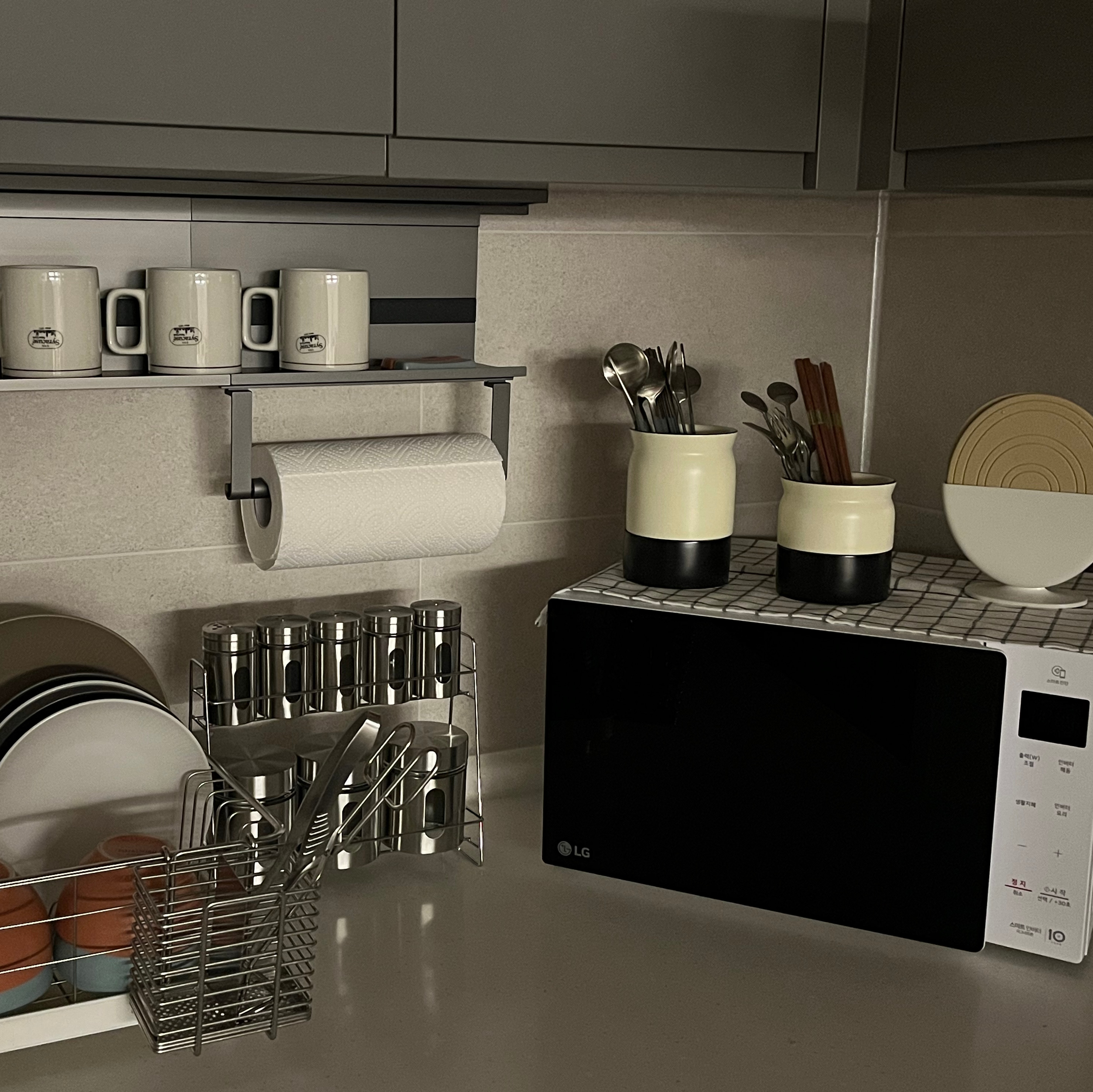 Two-Tone Self-Draining Ceramic Utensil Holders (Set of 2) user photo