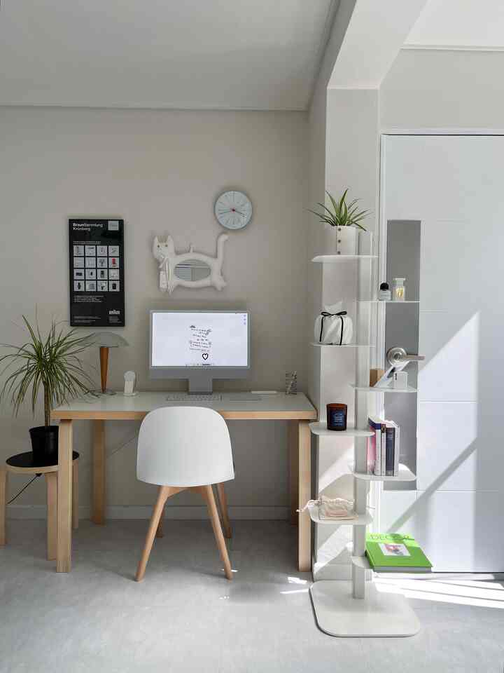 すっきり可愛いギャンソン 丈夫に一人で尽くすデリジア北旋盤..🤍

最近冶金冶金本を買っているので、本の2つの場所がありませんでした。

組み立てるのは簡単で楽しいです！一人でたっぷりしたのですが、台座と柱をつなぎ、棚と表側の柱を一つずつしっかりと収めればいいです。棚を日付模様で挟んでもいいし、両側に勝手にはめ込むことができるので、お仕上げまですっきりして本物のグッドです～！

＃ダガグ＃ダガグ＃リアルダガグ＃デリジア＃北棚＃ブックタワー＃本棚＃本棚＃今日の家＃インテリア＃セルフインテリア＃家の装飾＃ホームデコ＃陳列台＃インテリアシェルフ＃デスクテリア#bookshelfstyling #desksetup