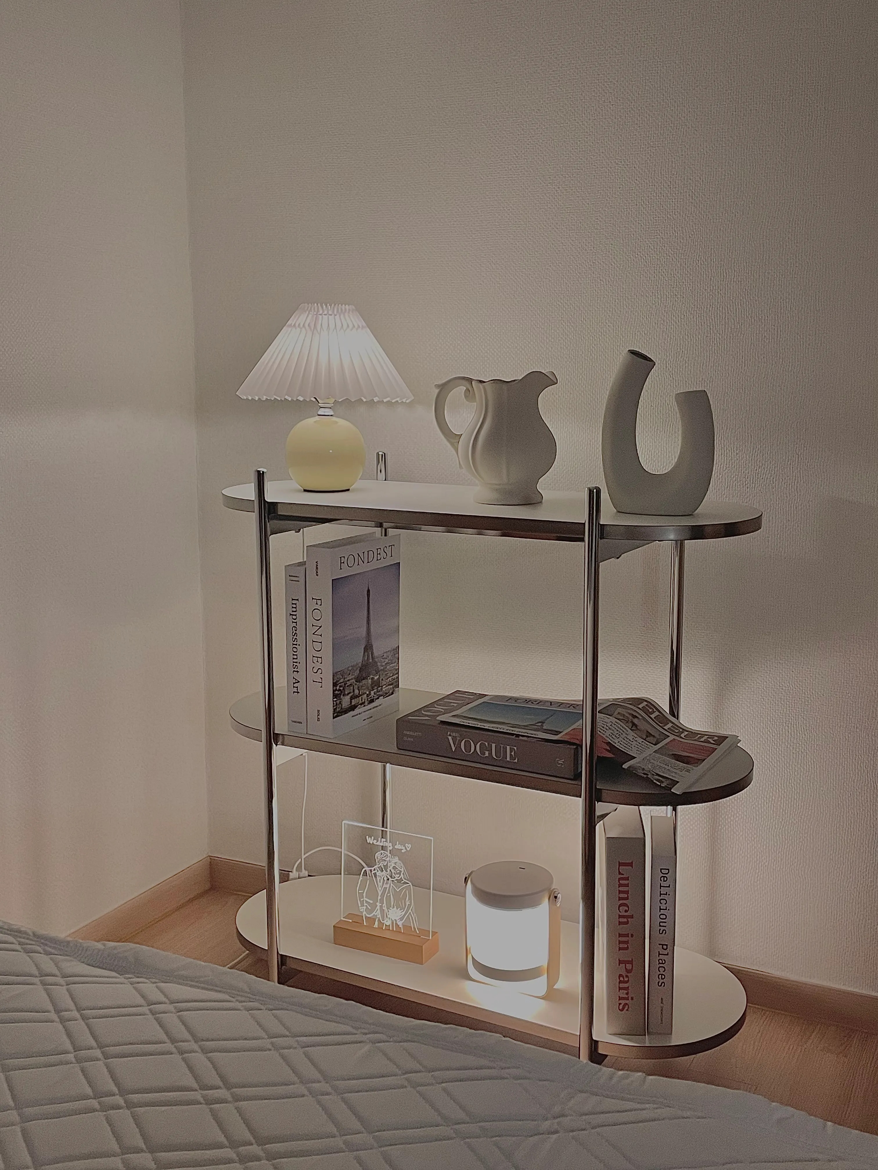 Curved Modern Ceramic Vase user photo