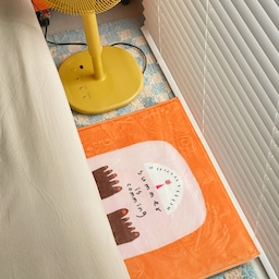 이 발매트를 고른 이유
차윤아트의 summer is comming은
“여름이 다가오고 있는데 몸무게는 아직 겨울이네요”
이 말에 끌려서 고르게 되었어요 ヲヲヲ
너무 저 같은것…
#미니집들이 #여름템최고야 #사소한취향발견
#집에서제일바빠 #오늘의우리집 #오늘장면한컷
#오늘의힐링 #오늘뭐하집 #전국내방자랑 #나도크리에이터 #맞팔 #오마이패브릭 #작은방인테리어 #원룸인테리어 #셀프인테리아
#우리집포토존 #오브제영업대회 
#예쁜템최고야 #발매트 #러그 #뚜누 #tounou #미니멀인테리어 #홈스타일링 #패브릭소품 #실패없는선물추천